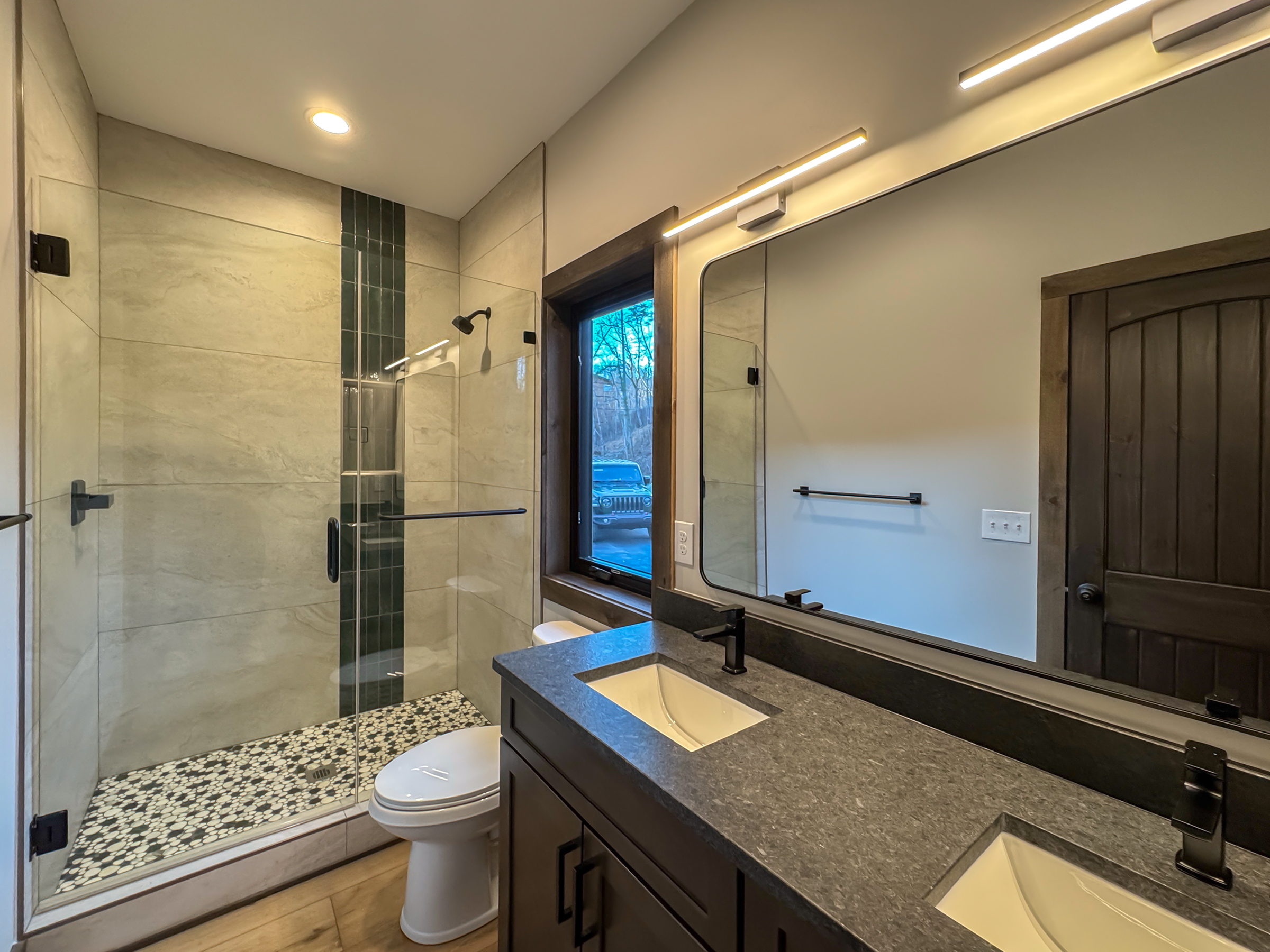 Sevierville, Tennessee, 37862, United States, 5 Bedrooms Bedrooms, ,7 BathroomsBathrooms,Residential,For Sale,2000383