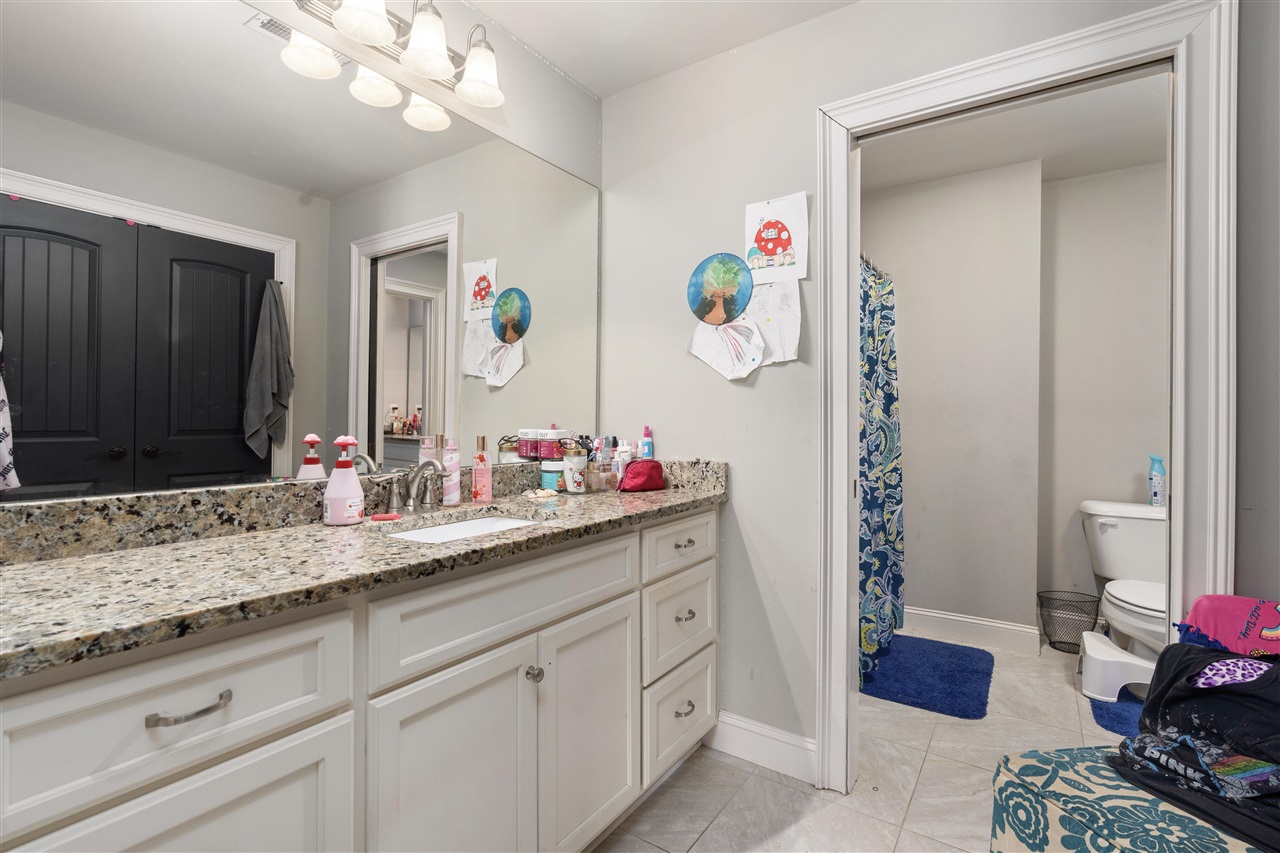 Alvaton, Kentucky, 42122, United States, 5 Bedrooms Bedrooms, ,4 BathroomsBathrooms,Residential,For Sale,1939177