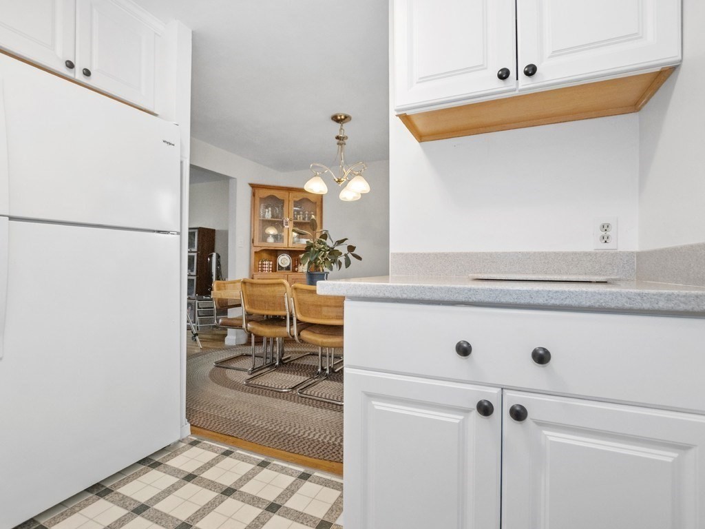 Waltham, Massachusetts, 02452, United States, 2 Bedrooms Bedrooms, ,2 BathroomsBathrooms,Residential,For Sale,1902655