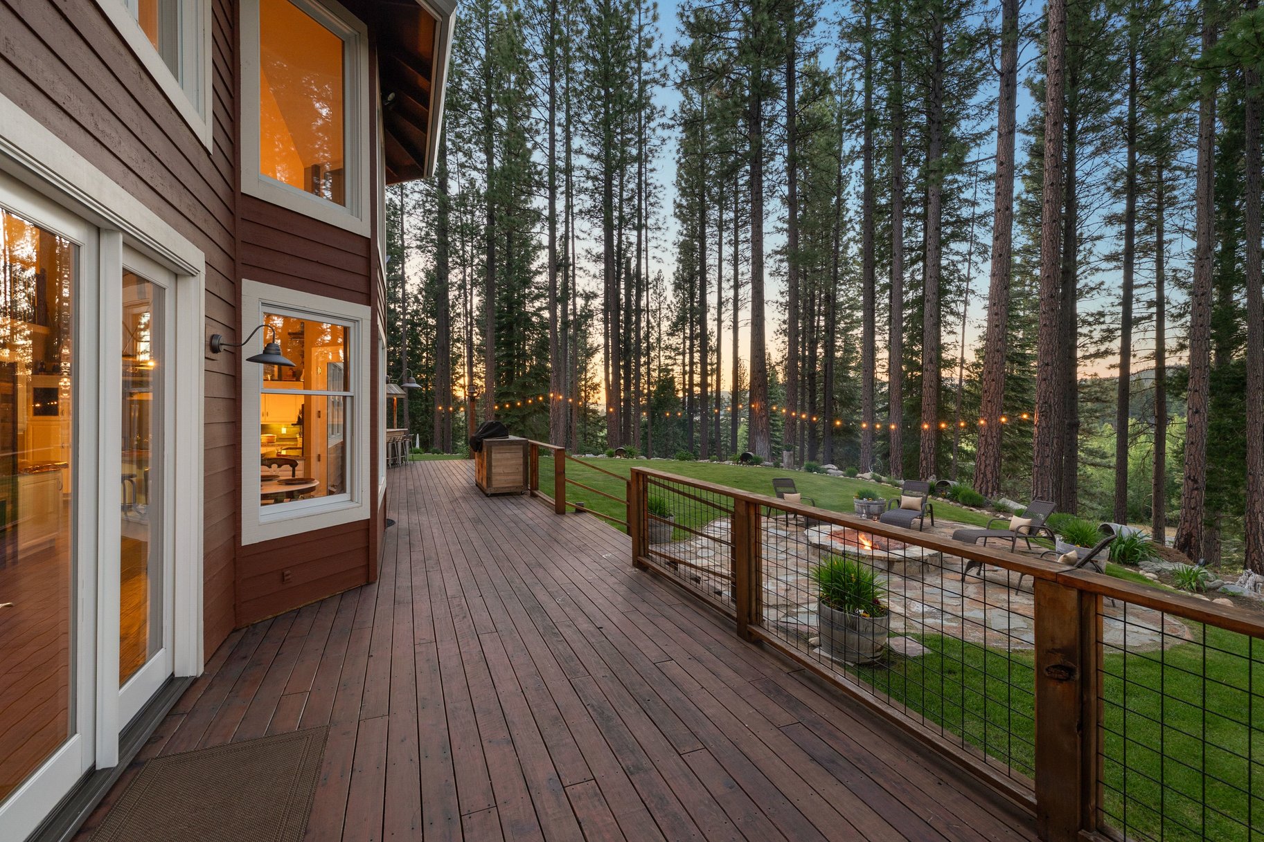  Hilltop Whitehawk Ranch Estate with Sweeping Meadow, Pond & Mountain Views - 物件實景