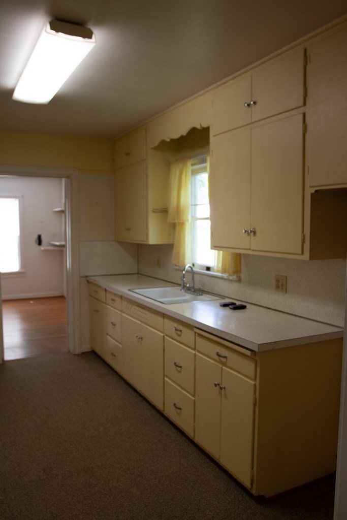 Fredericksburg, Texas, 78624, United States, 3 Bedrooms Bedrooms, ,4 BathroomsBathrooms,Residential,For Sale,1983806