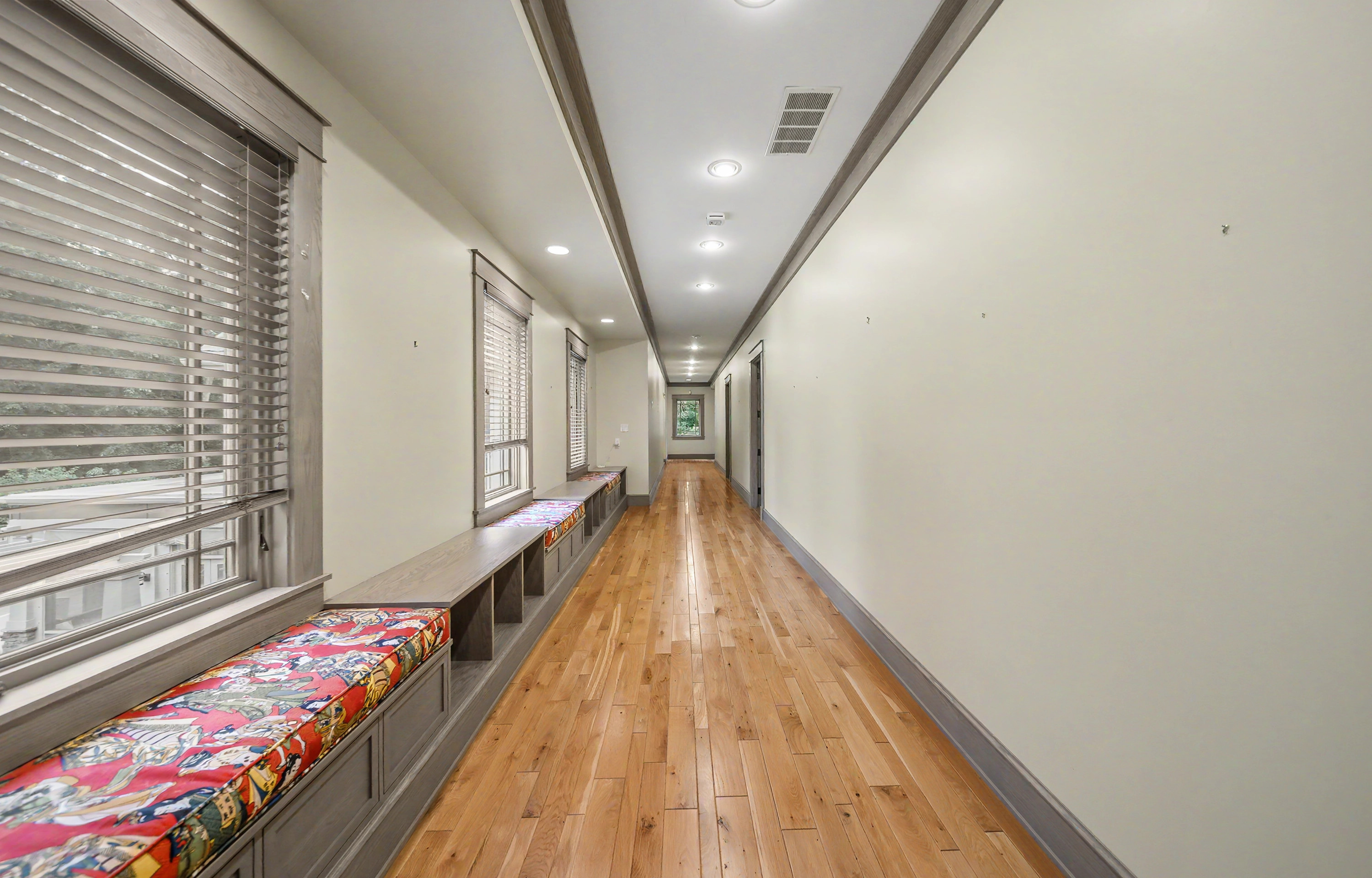  Stunning Prairie-Inspired Estate on 16 Acres of Scenic Woodlands - 物件實景