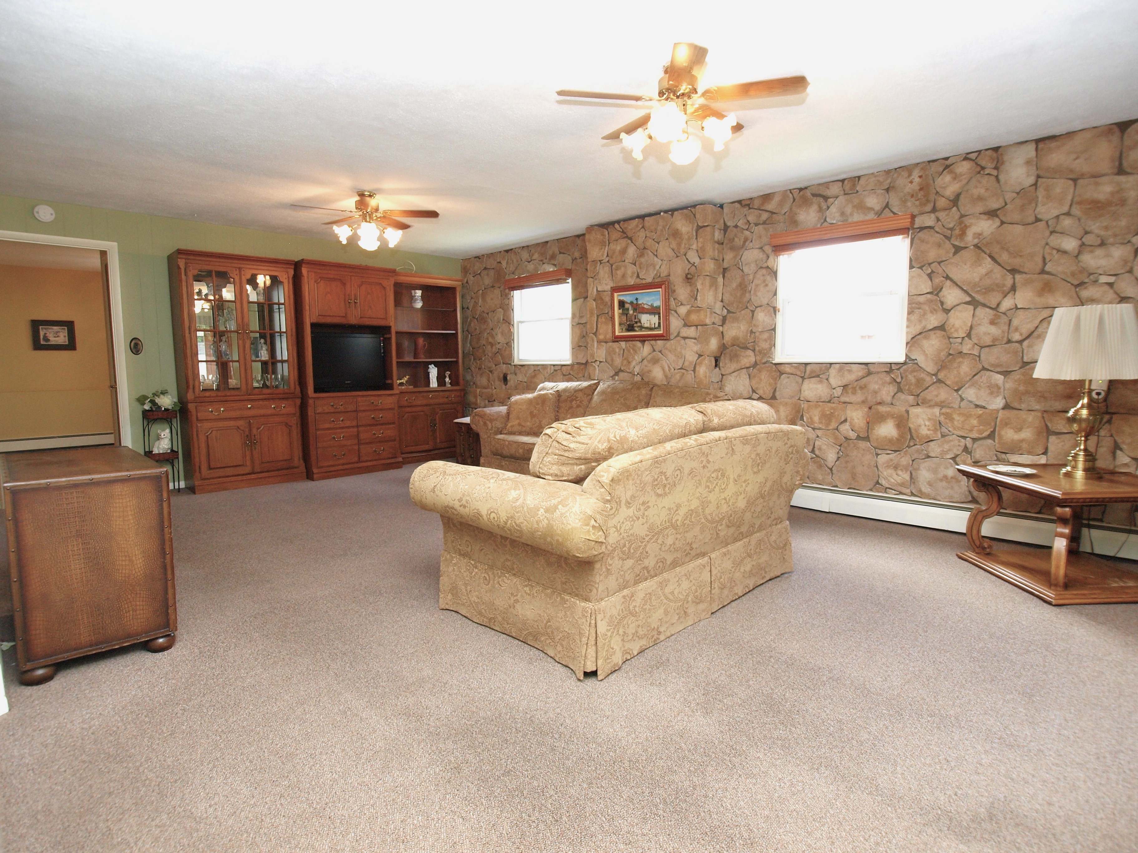 Pompton Plains, New Jersey, 07444, United States, 3 Bedrooms Bedrooms, ,2 BathroomsBathrooms,Residential,For Sale,1937203