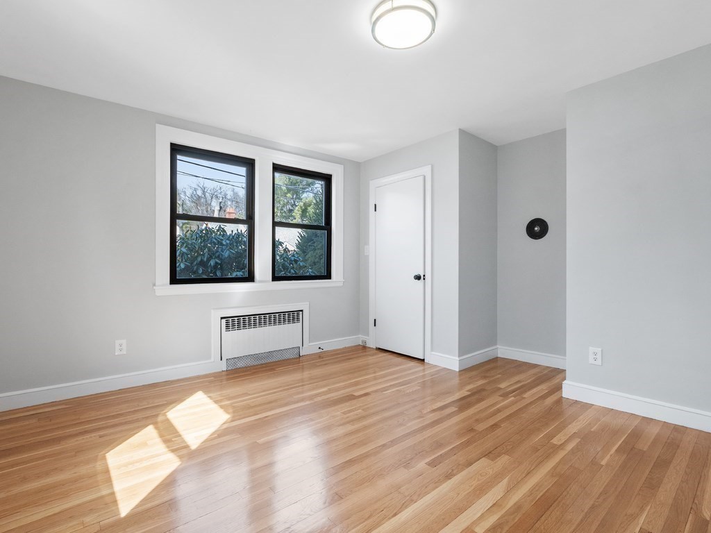Waltham, Massachusetts, 02453, United States, 5 Bedrooms Bedrooms, ,3 BathroomsBathrooms,Residential,For Sale,1744769
