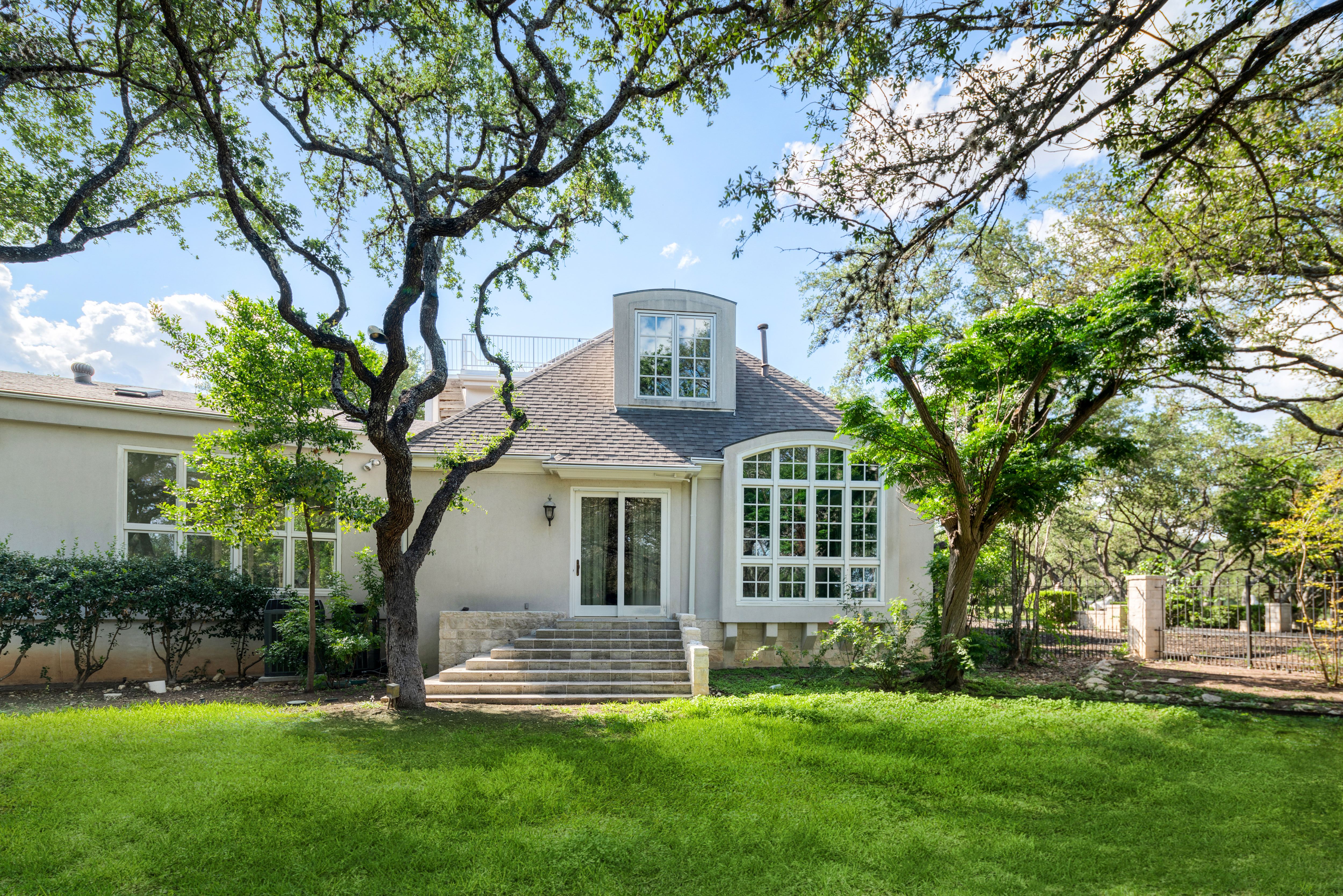  Timeless Estate in the Heart of Hill Country Village - 物件實景