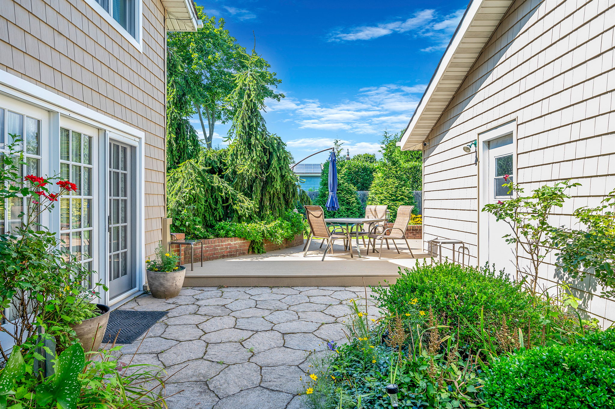 Babylon, New York, 11702, United States, 4 Bedrooms Bedrooms, ,3 BathroomsBathrooms,Residential,For Sale,1921676