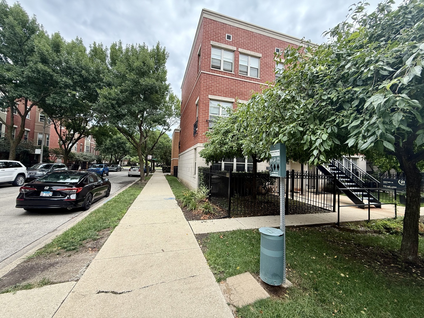 Chicago, Illinois, 60610, United States, 3 Bedrooms Bedrooms, ,3 BathroomsBathrooms,Residential,For Sale,1928687