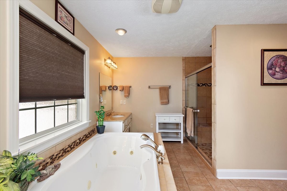 Bell Buckle, Tennessee, 37020, United States, 3 Bedrooms Bedrooms, ,3 BathroomsBathrooms,Residential,For Sale,1898483