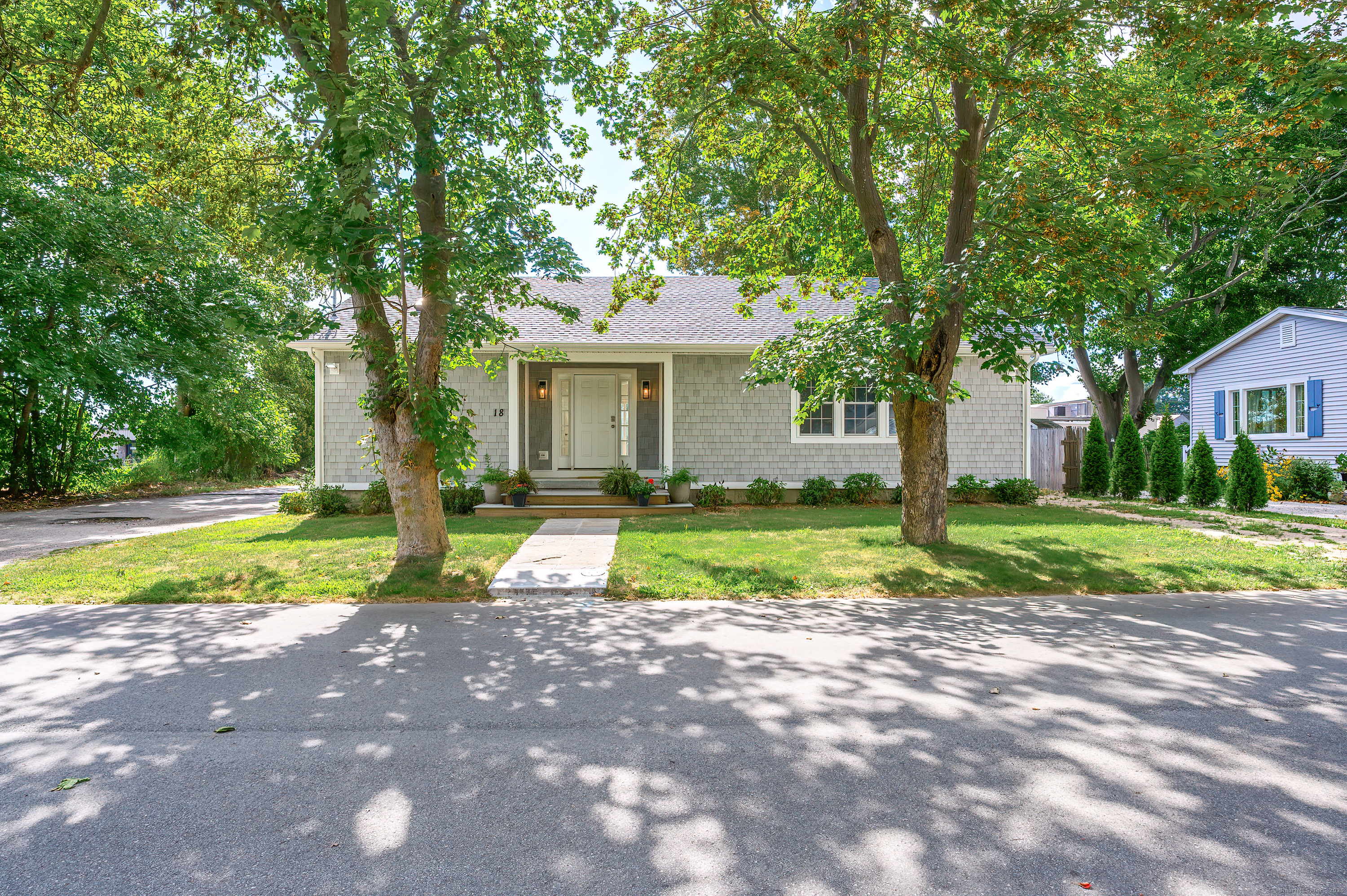 East Lyme, Connecticut, 06357, United States, 2 Bedrooms Bedrooms, ,3 BathroomsBathrooms,Residential,For Sale,1933174
