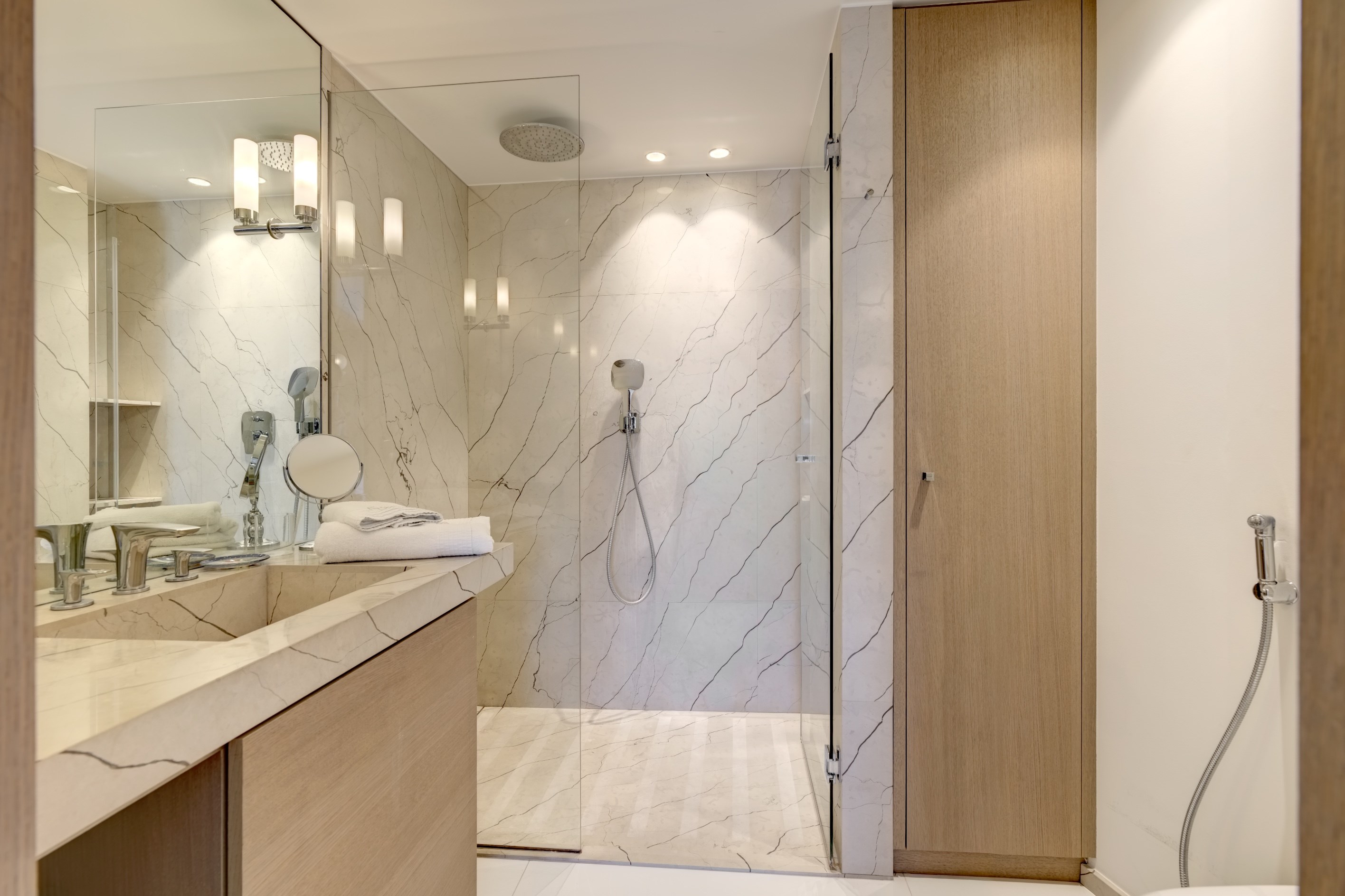  Luxury apartment on the Cannes Croisette with panoramic sea views and three sui… - 物件實景