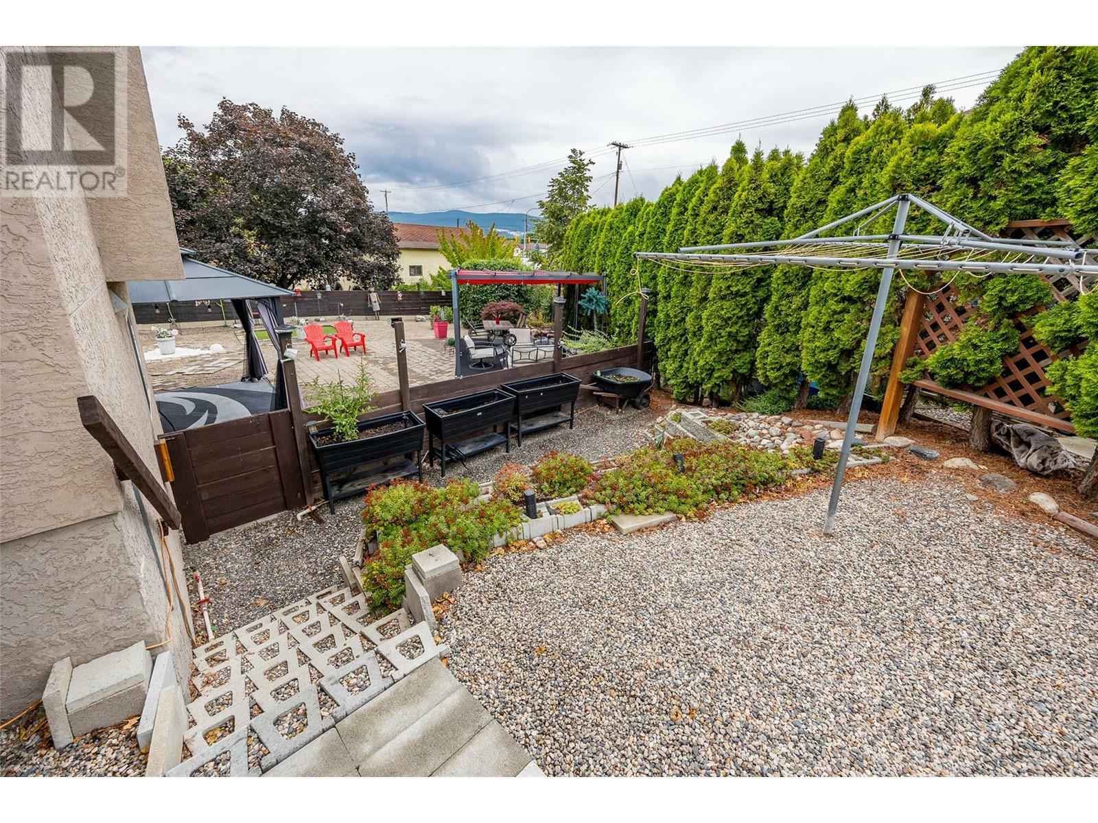 KELOWNA, British Columbia, V1P 1N8, CA, 6 Bedrooms Bedrooms, ,4 BathroomsBathrooms,Residential,For Sale,1837090