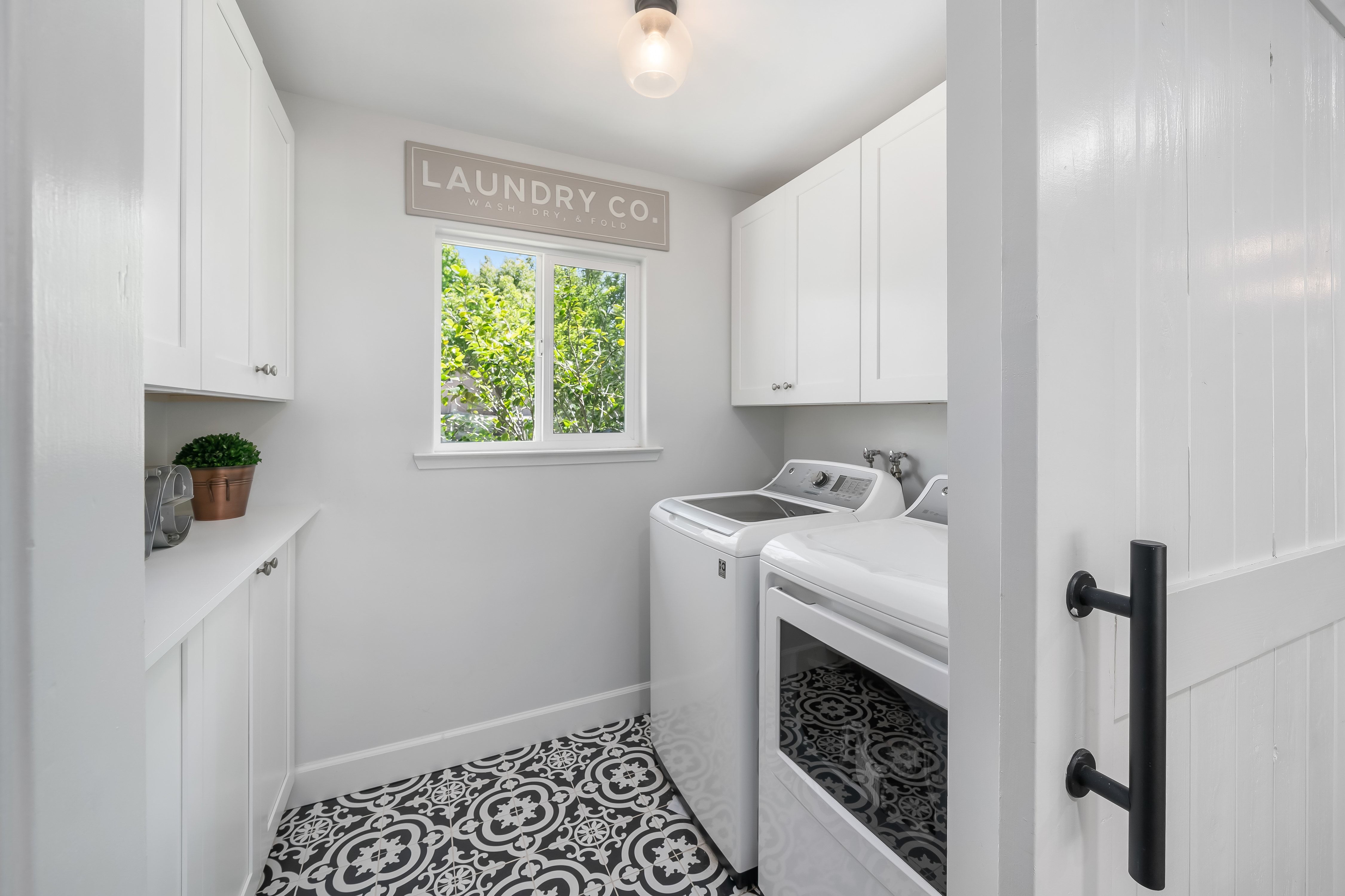  California Coastal Living Meets Modern Farmhouse Design - 物件實景