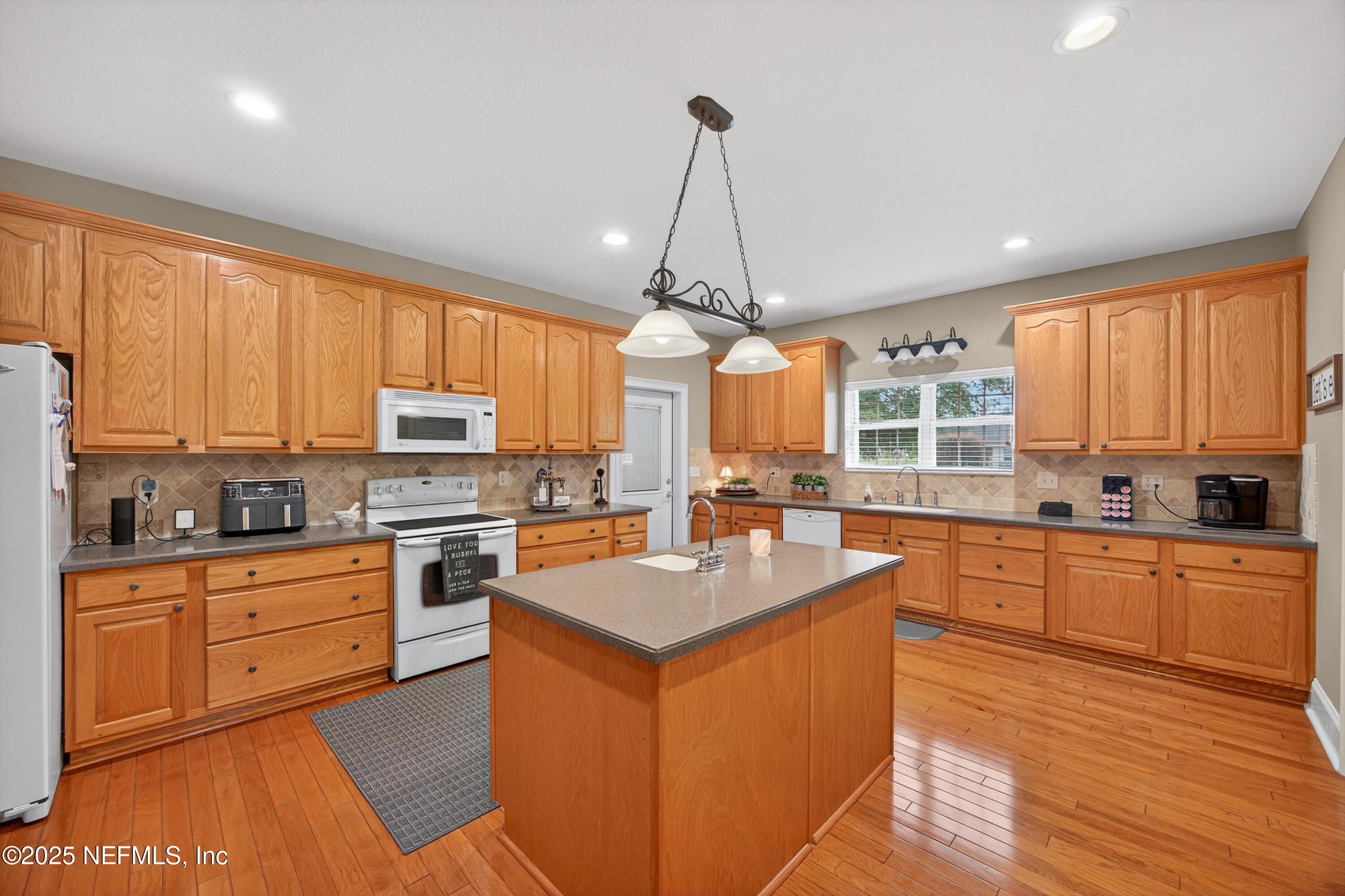 Glen St. Mary, Florida, 32040, United States, 4 Bedrooms Bedrooms, ,3 BathroomsBathrooms,Residential,For Sale,1862289
