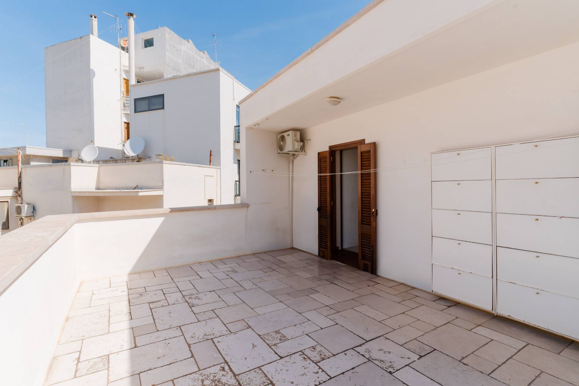 Mola di Bari, Bari, 70042, IT, 4 Bedrooms Bedrooms, ,5 BathroomsBathrooms,Residential,For Sale,1847182
