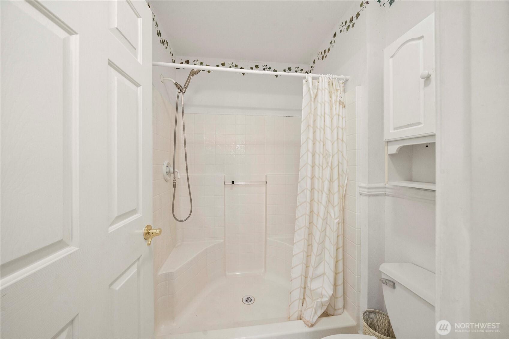 DES MOINES, Washington, 98198, United States, 5 Bedrooms Bedrooms, ,4 BathroomsBathrooms,Residential,For Sale,1927220