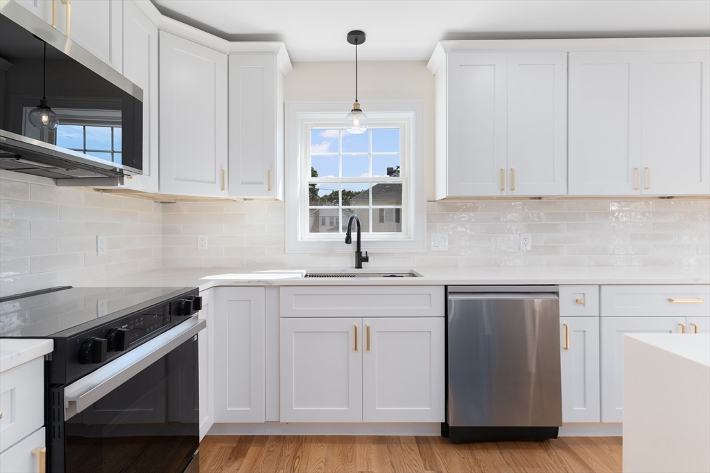 Attleboro, Massachusetts, 02703, United States, 3 Bedrooms Bedrooms, ,3 BathroomsBathrooms,Residential,For Sale,1908600