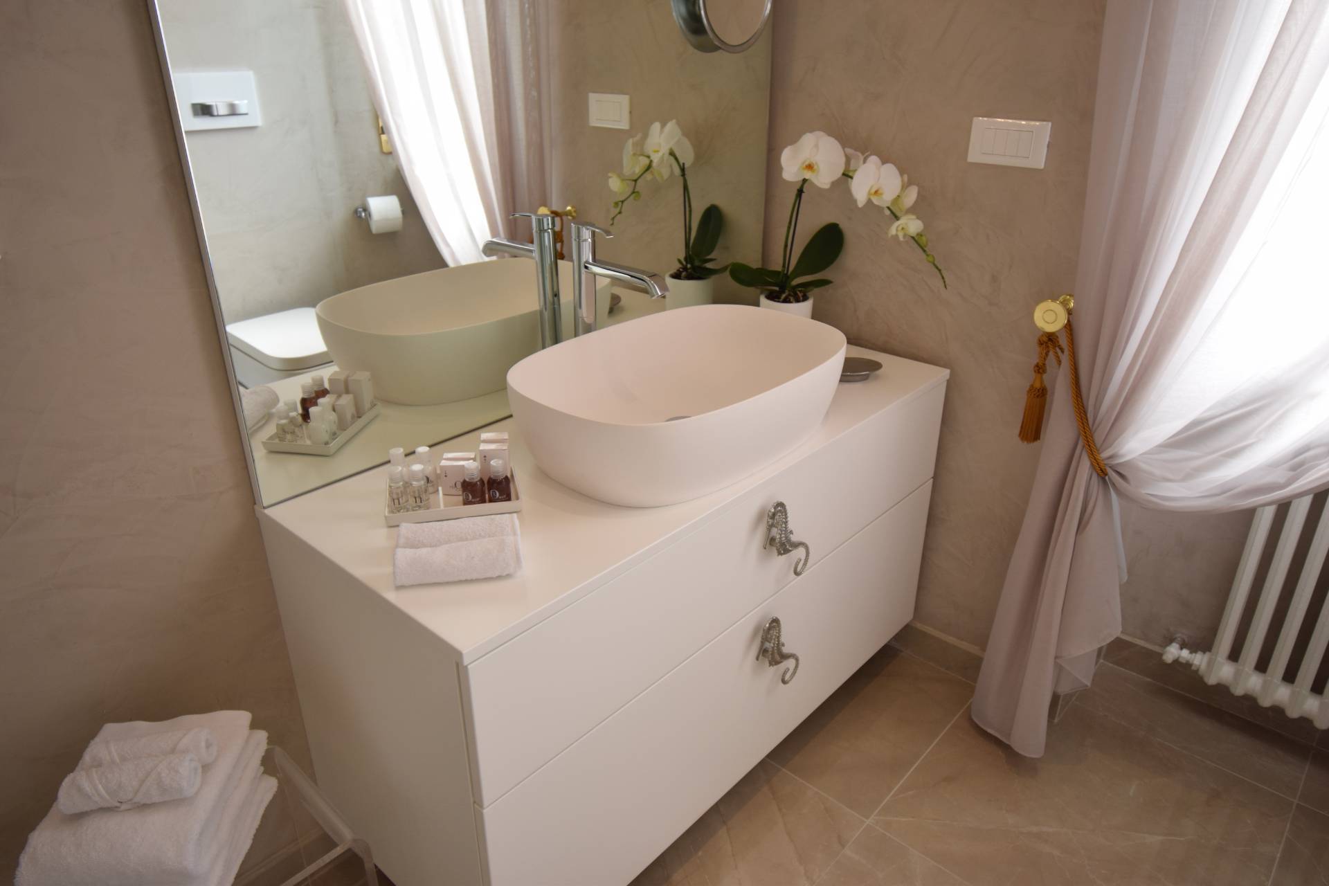 Desenzano del Garda, Brescia, 25015, IT, 4 Bedrooms Bedrooms, ,4 BathroomsBathrooms,Residential,For Sale,1826447