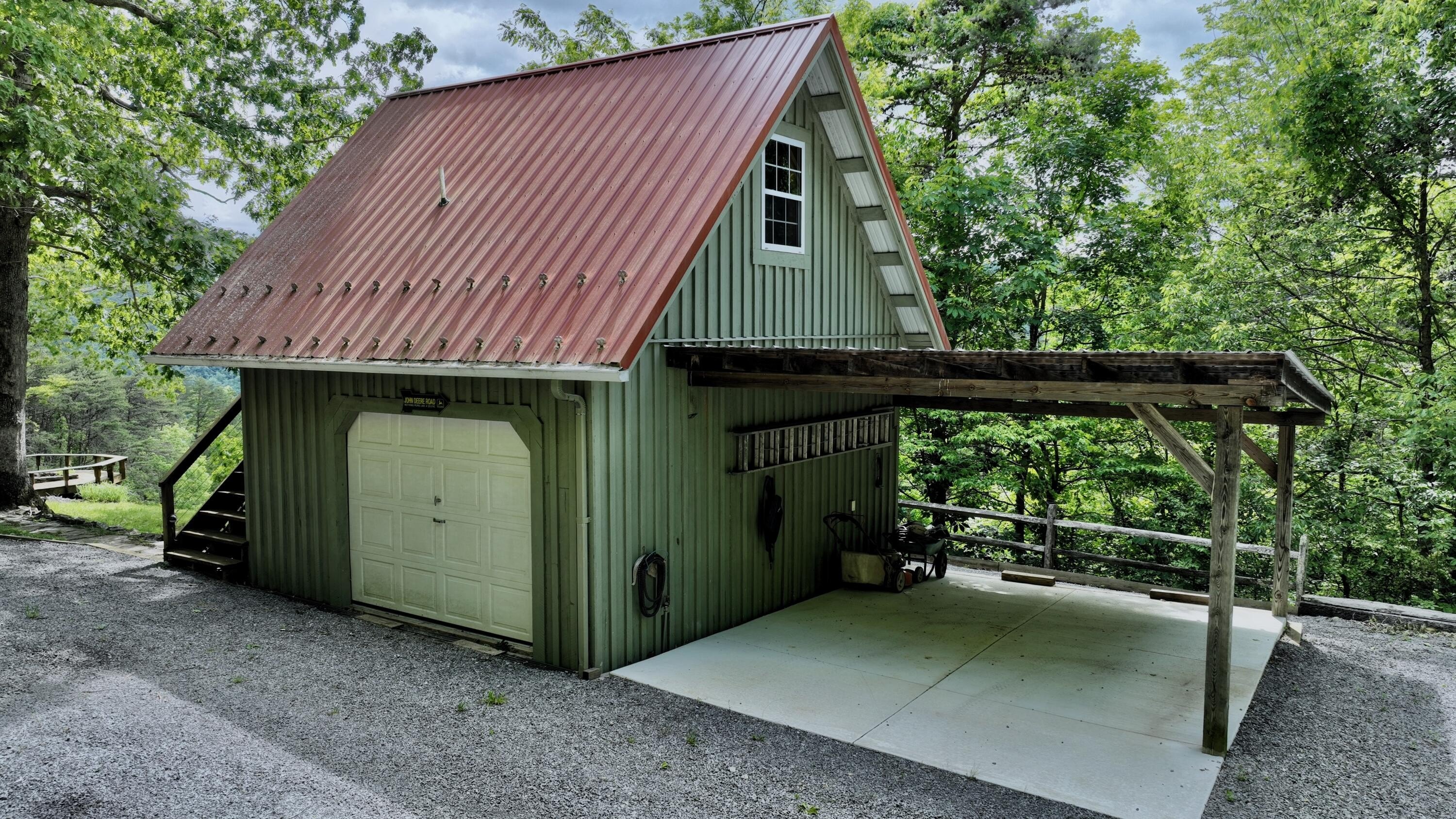 Hinton, West Virginia, 25951, United States, 3 Bedrooms Bedrooms, ,2 BathroomsBathrooms,Residential,For Sale,1847106