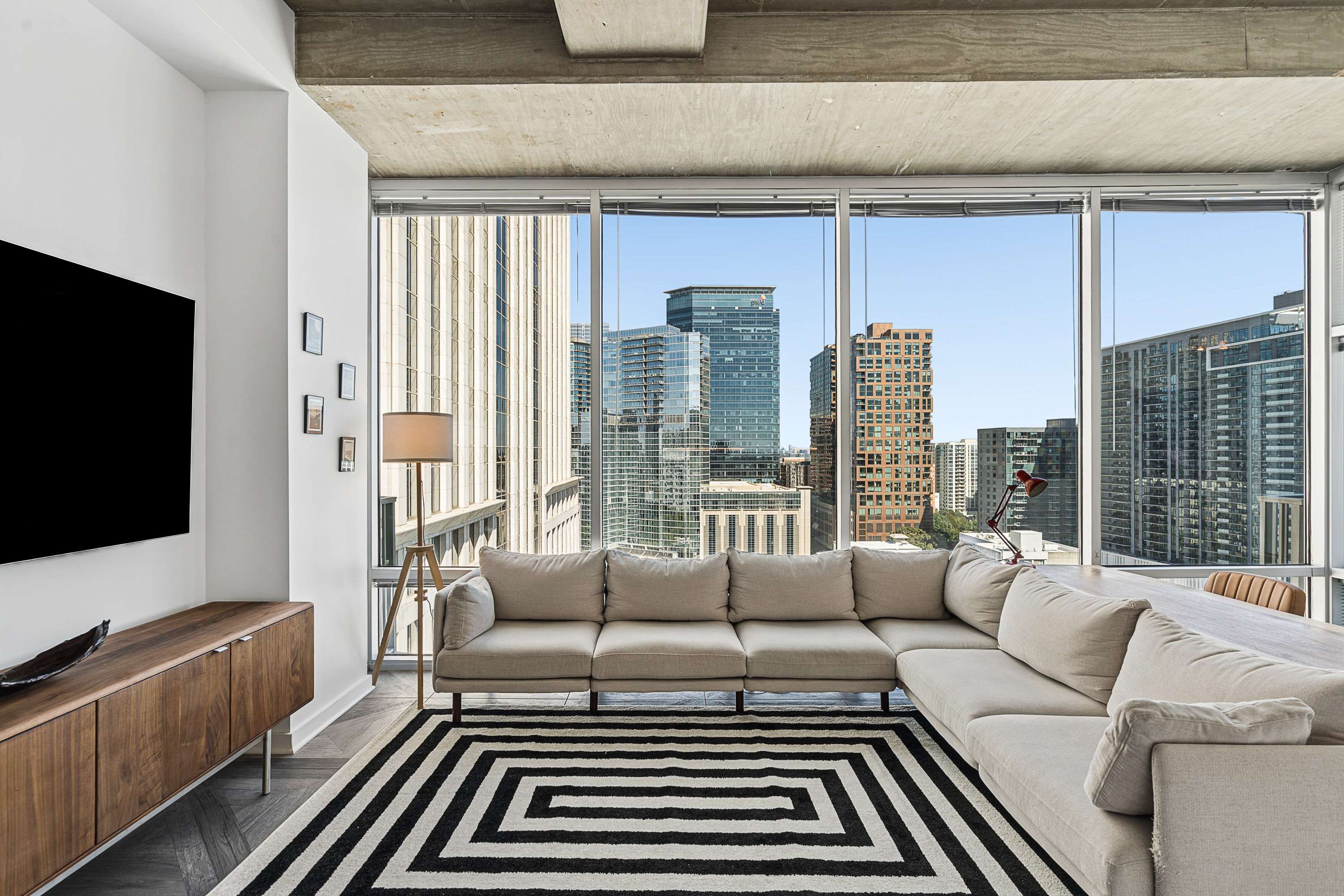  Beautifully Renovated Corner Residence at Metropolis North - 物件實景