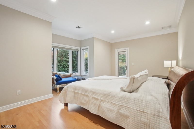 Millburn Twp., New Jersey, 07078, United States, 6 Bedrooms Bedrooms, ,7 BathroomsBathrooms,Residential,For Sale,1991831