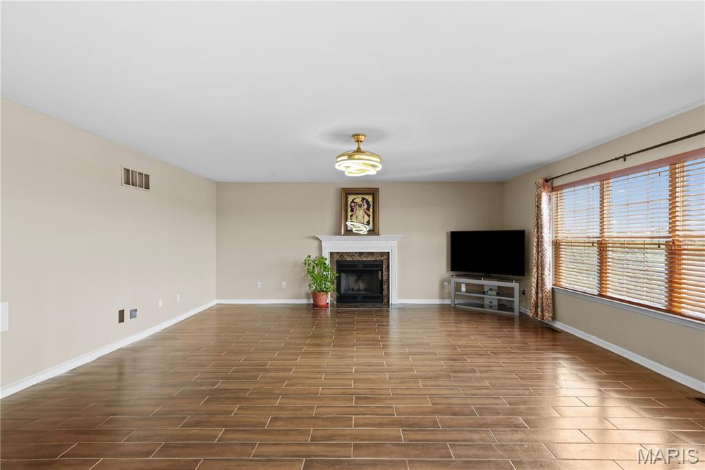 Arnold, Missouri, 63010, United States, 5 Bedrooms Bedrooms, ,4 BathroomsBathrooms,Residential,For Sale,1876130