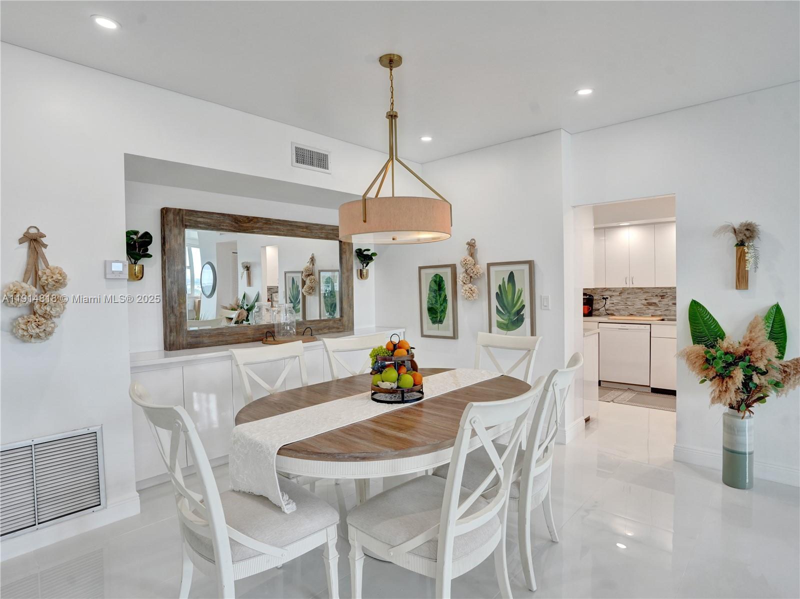 Hollywood, Florida, 33021, United States, 2 Bedrooms Bedrooms, ,3 BathroomsBathrooms,Residential,For Sale,1997464