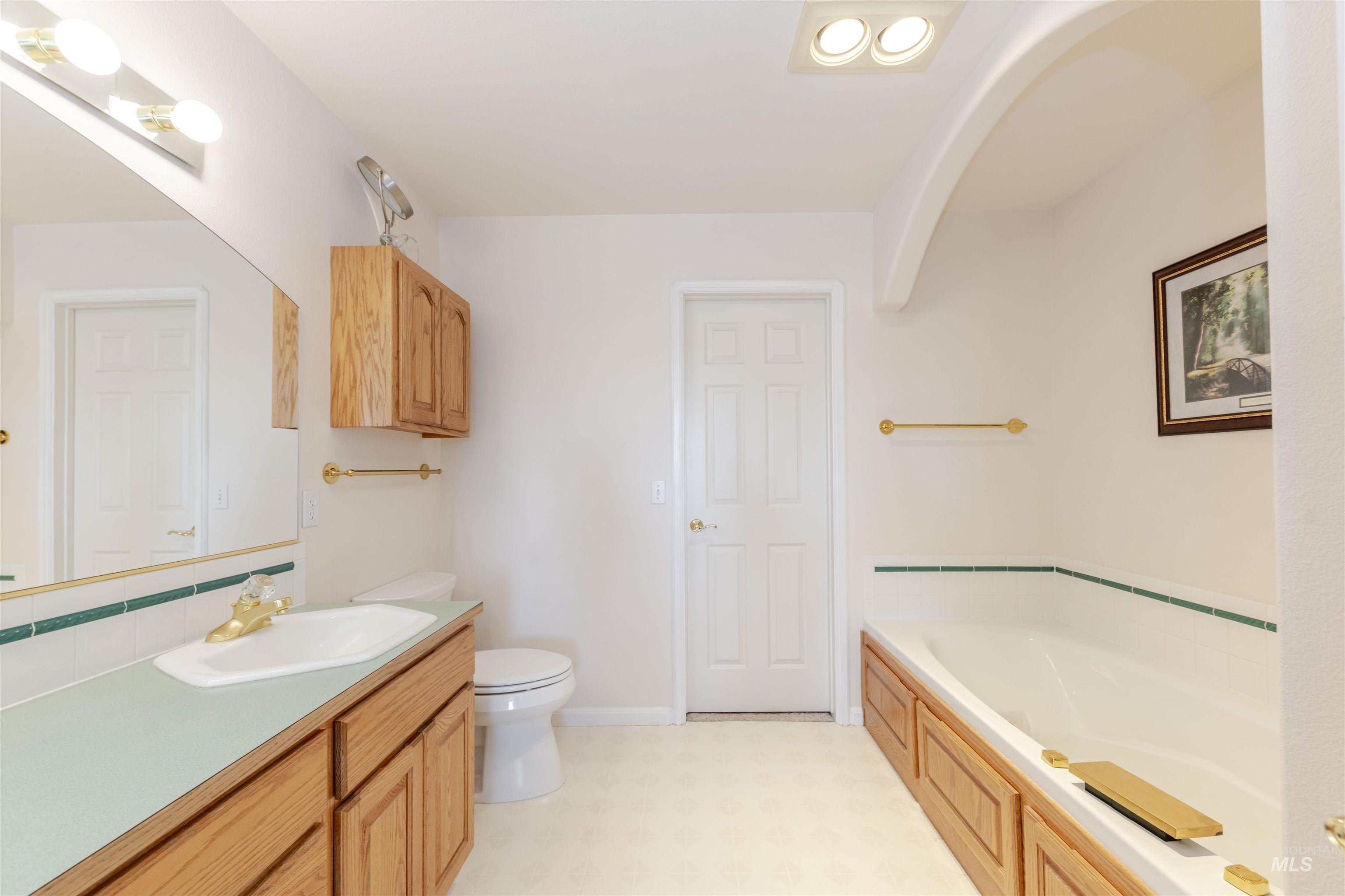 Lewiston, Idaho, 83501, United States, 4 Bedrooms Bedrooms, ,3 BathroomsBathrooms,Residential,For Sale,2009085