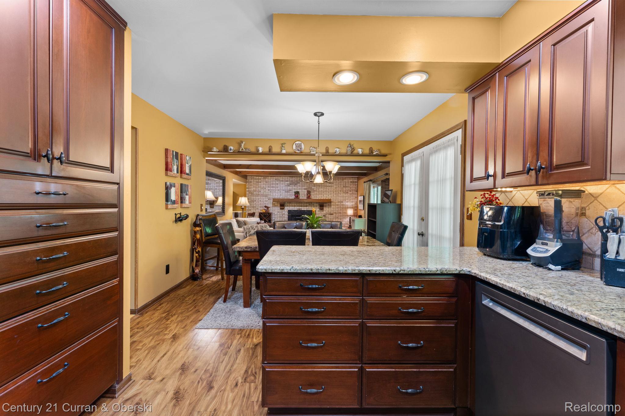 Novi, Michigan, 48375, United States, 4 Bedrooms Bedrooms, ,3 BathroomsBathrooms,Residential,For Sale,2048912