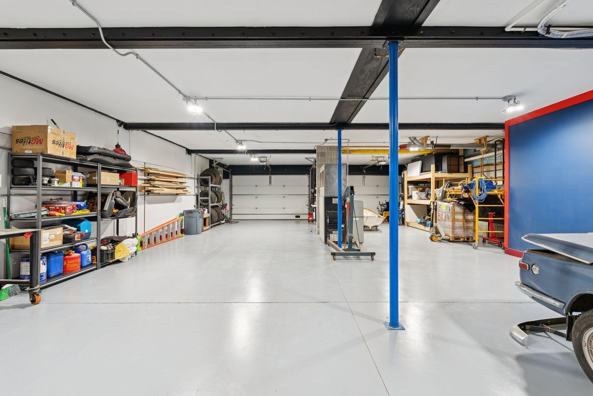 Falmouth, Maine, 04105, United States, 3 Bedrooms Bedrooms, ,4 BathroomsBathrooms,Residential,For Sale,1975511