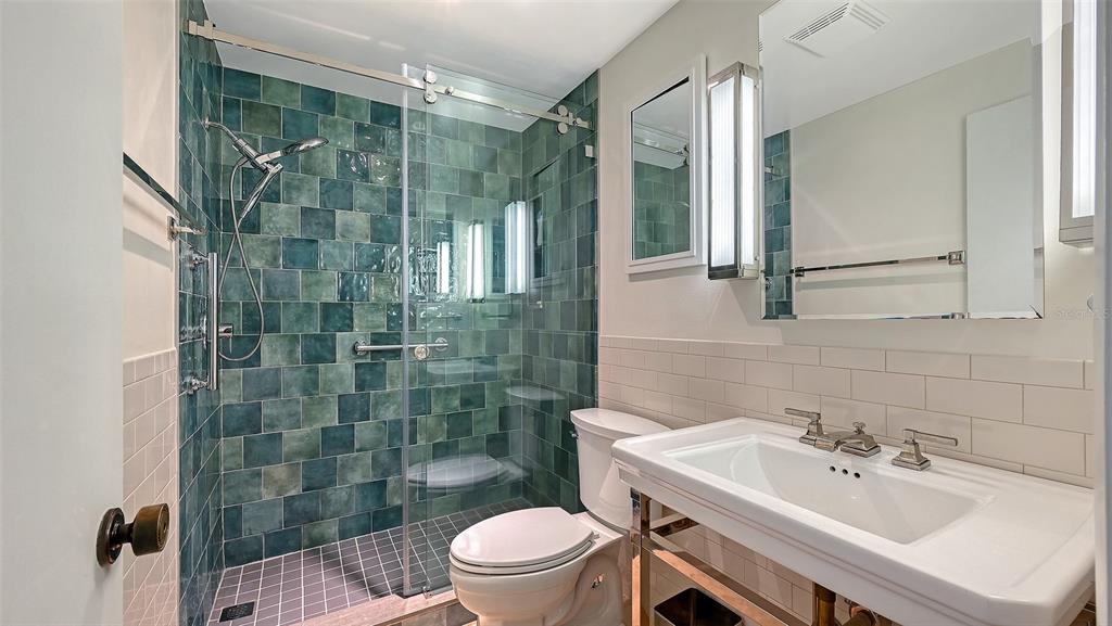 Sarasota, Florida, 34231, United States, 2 Bedrooms Bedrooms, ,2 BathroomsBathrooms,Residential,For Sale,1995583