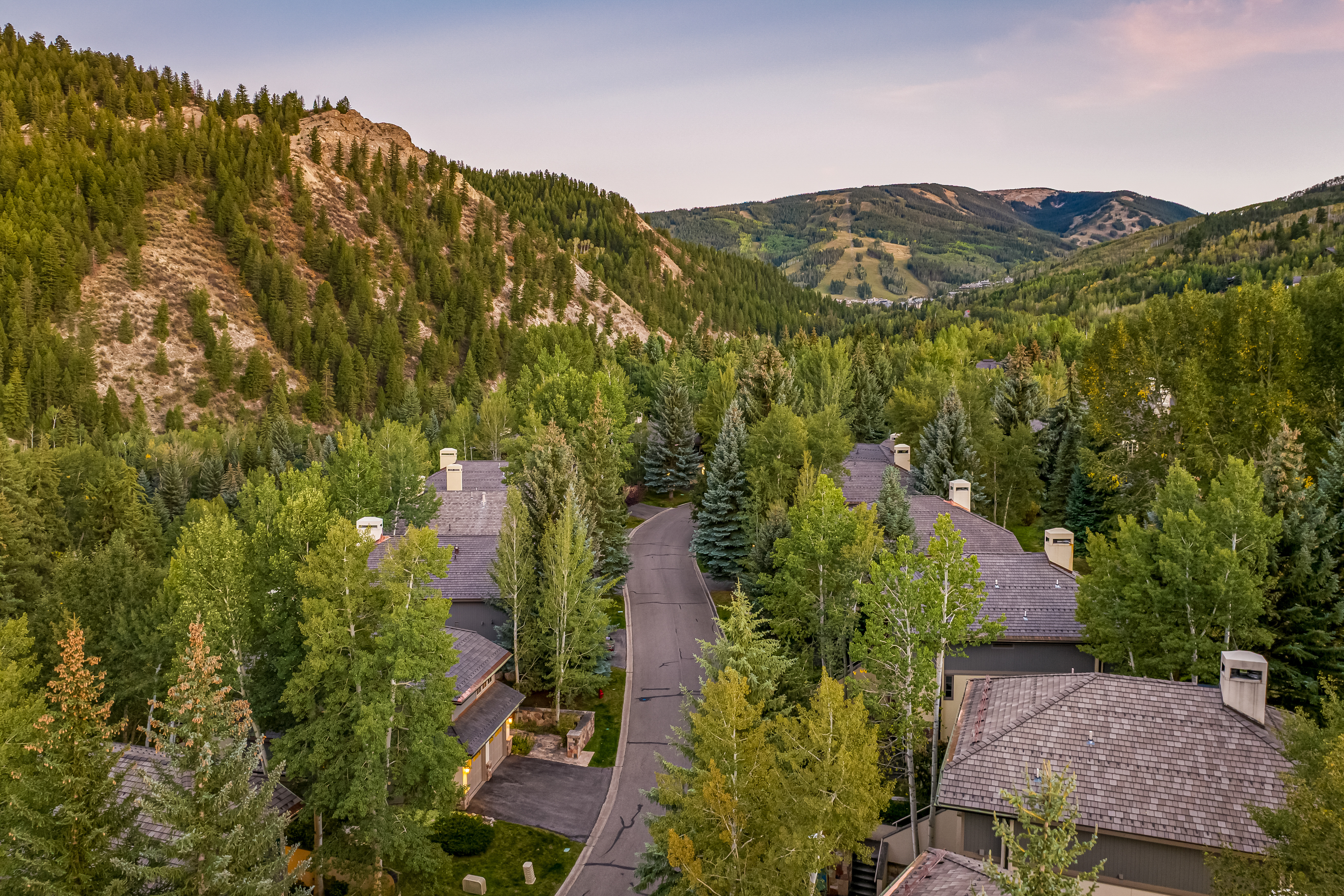  Exceptional Blend of Mountain Elegance, Comfort, and Year-round Recreation - 物件實景