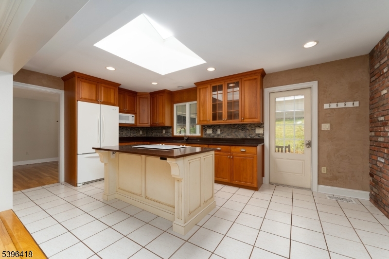 Raritan Twp., New Jersey, 08822, United States, 3 Bedrooms Bedrooms, ,2 BathroomsBathrooms,Residential,For Sale,1991179