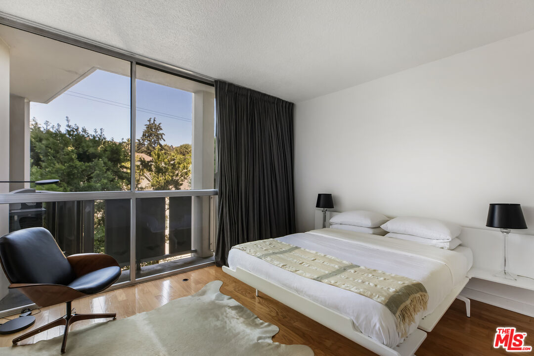 Los Angeles, California, 90027, United States, 1 Bedroom Bedrooms, ,1 BathroomBathrooms,Residential,For Sale,1907316