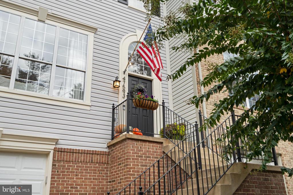 Sterling, Virginia, 20165, United States, 3 Bedrooms Bedrooms, ,4 BathroomsBathrooms,Residential,For Sale,1984617