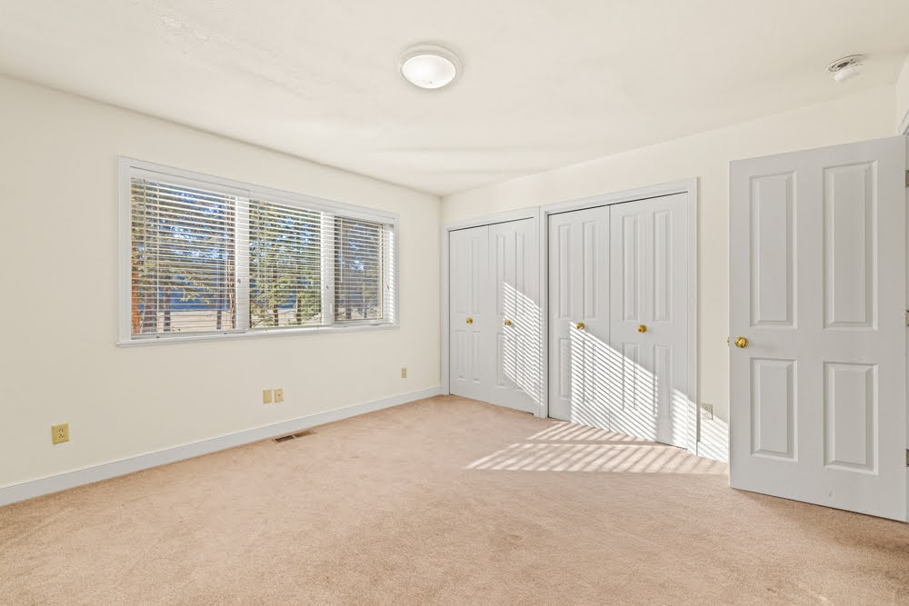 KLAMATH FALLS, Oregon, 97601, United States, 3 Bedrooms Bedrooms, ,4 BathroomsBathrooms,Residential,For Sale,1981715