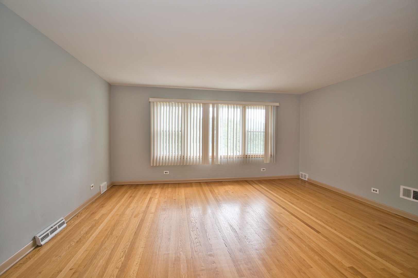 Lincolnwood, Illinois, 60712, United States, 8 Bedrooms Bedrooms, ,Residential,For Sale,1984264