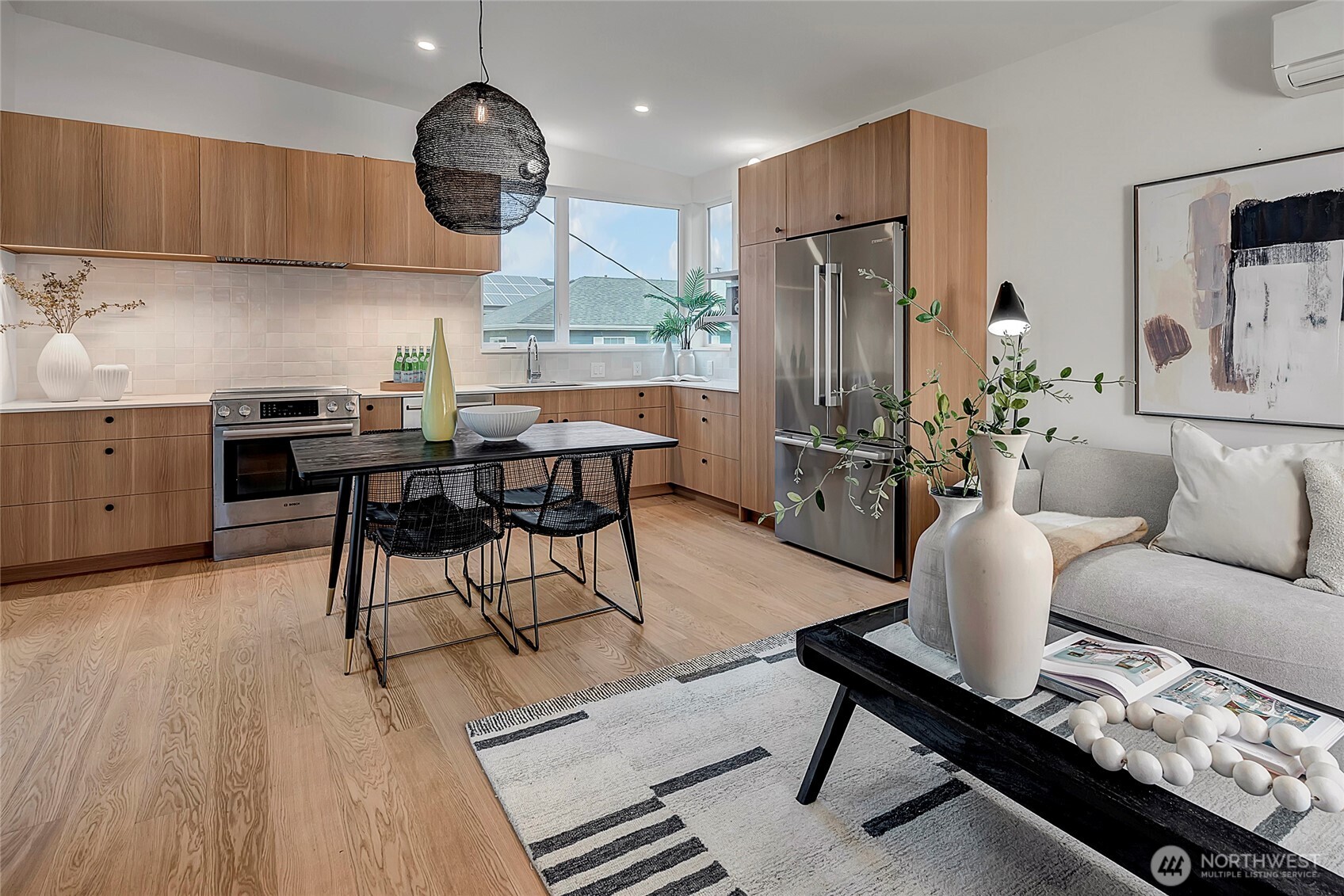 Seattle, Washington, 98199, United States, 2 Bedrooms Bedrooms, ,1 BathroomBathrooms,Residential,For Sale,1950850