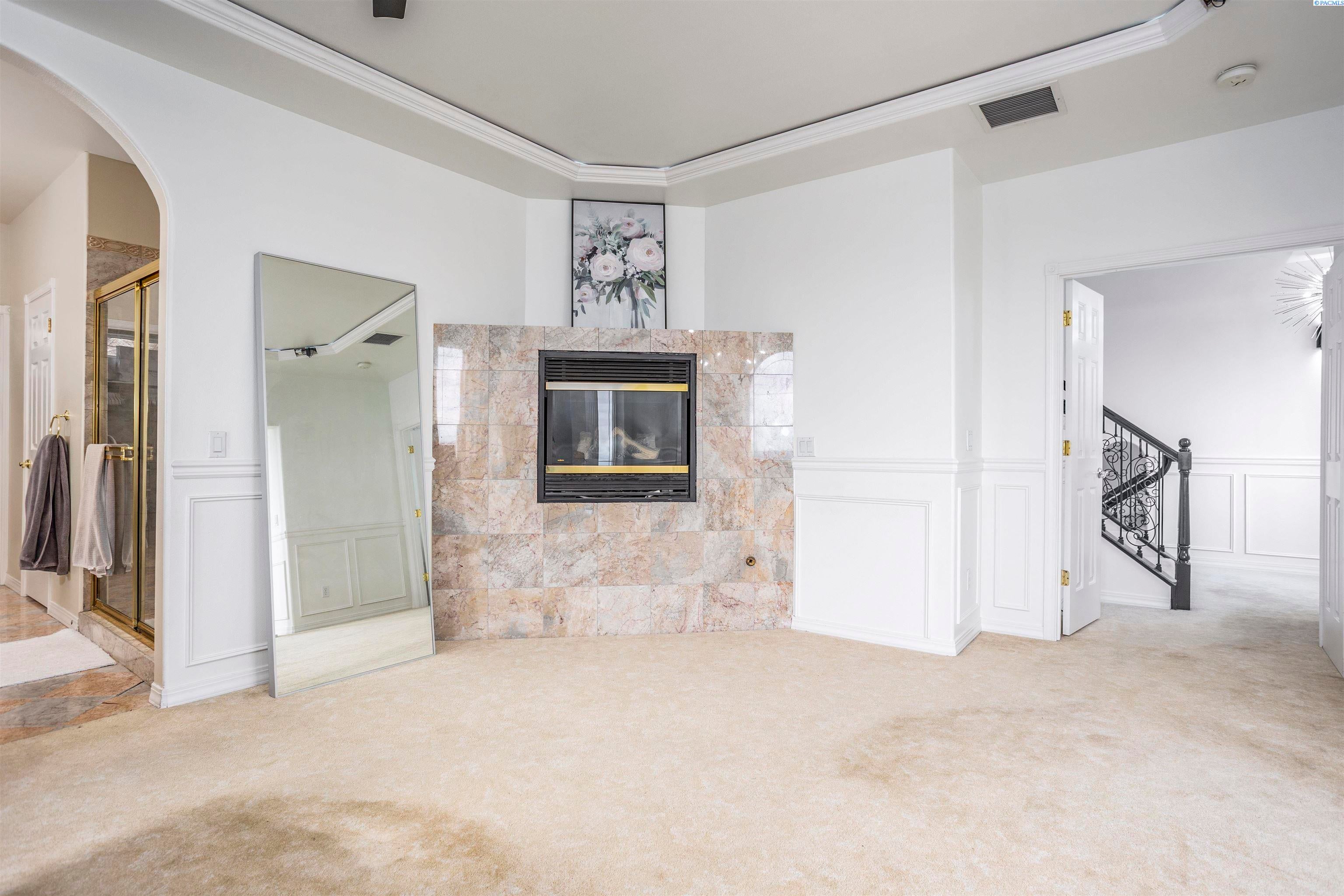 Richland, Washington, 99352, United States, 4 Bedrooms Bedrooms, ,4 BathroomsBathrooms,Residential,For Sale,1977070