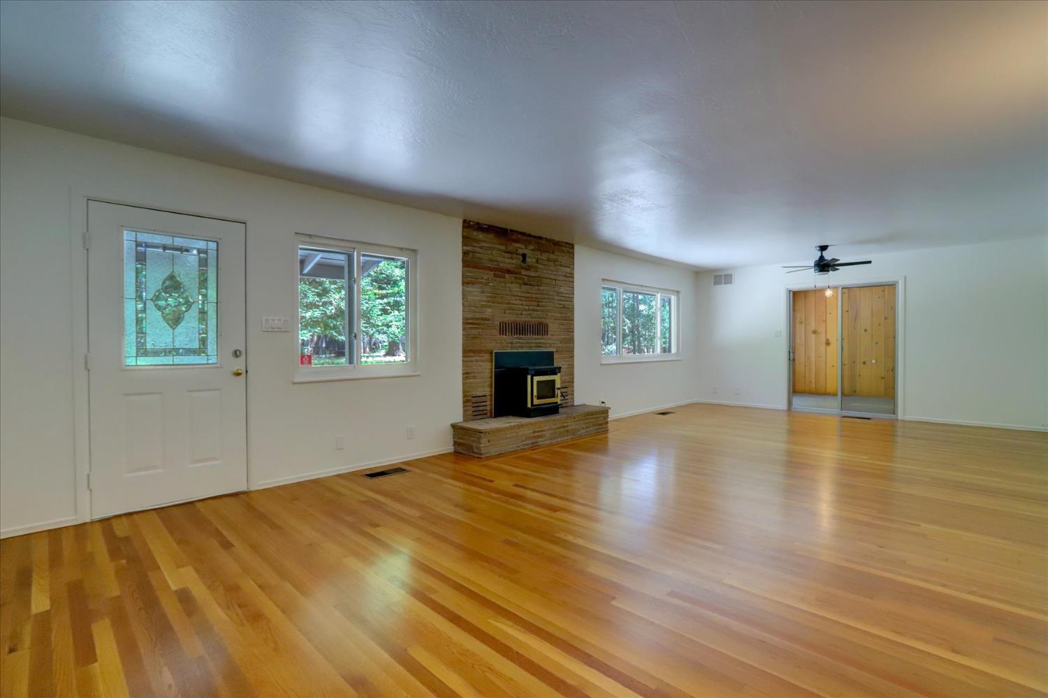 Grass Valley, California, 95945, United States, 3 Bedrooms Bedrooms, ,3 BathroomsBathrooms,Residential,For Sale,1898506