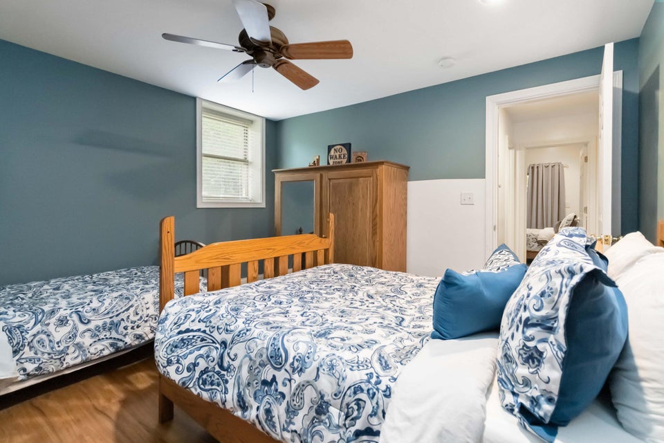 Burnside, Kentucky, 42519, United States, 5 Bedrooms Bedrooms, ,4 BathroomsBathrooms,Residential,For Sale,1978974