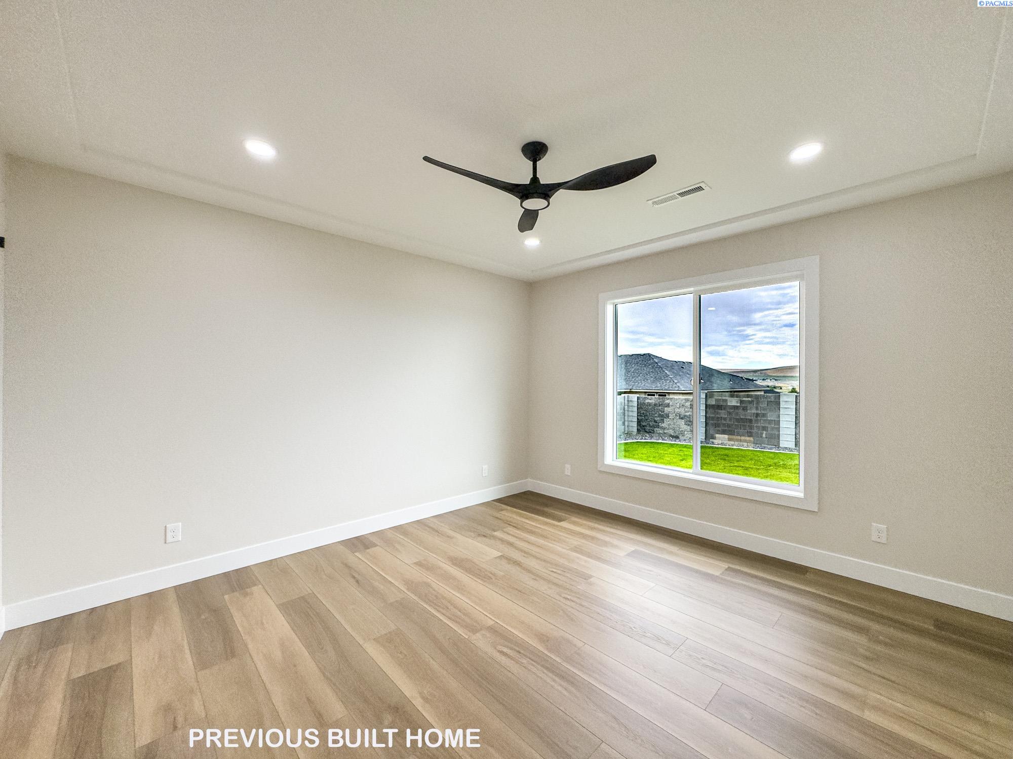 Richland, Washington, 99352, United States, 4 Bedrooms Bedrooms, ,3 BathroomsBathrooms,Residential,For Sale,1918279