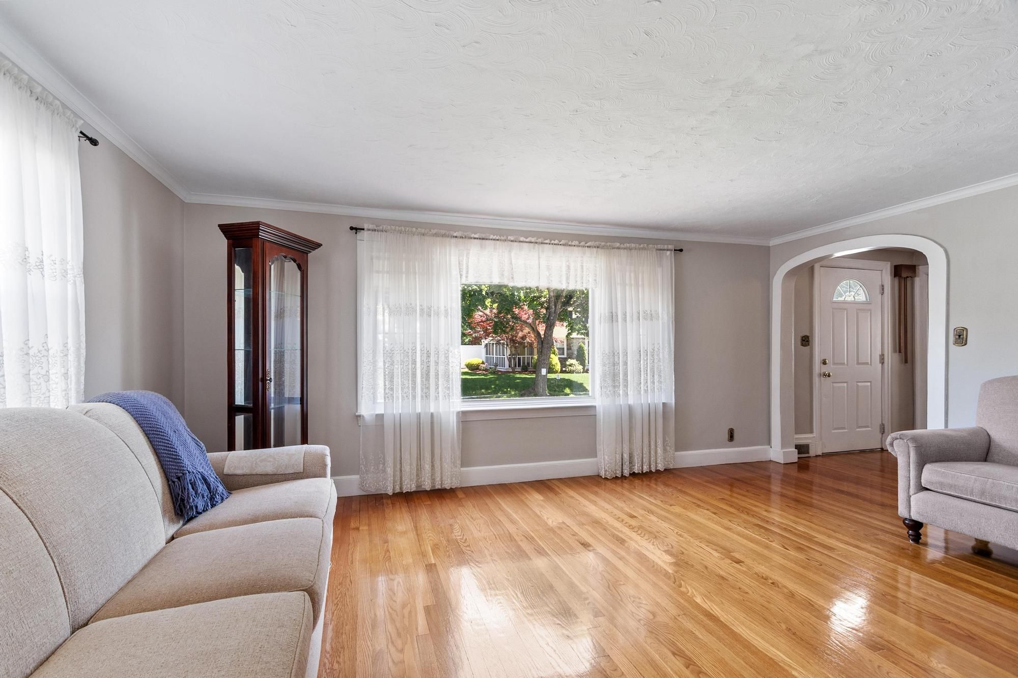  9 Oaklandvale Ave, Saugus, MA, 01906 - 物件實景