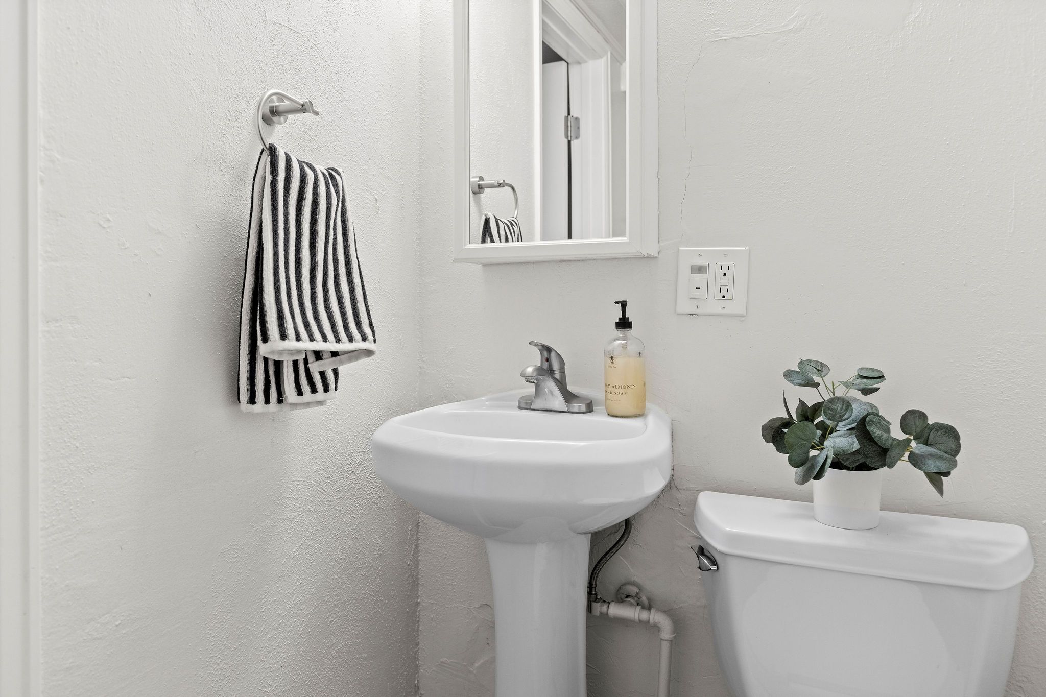  Welcome to this charming, recently remodeled home in Mayfair neighborhood - 物件實景
