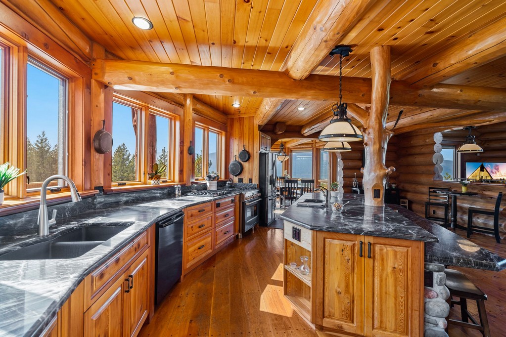 Bonners Ferry, Idaho, 83805, United States, 3 Bedrooms Bedrooms, ,4 BathroomsBathrooms,Residential,For Sale,1984473