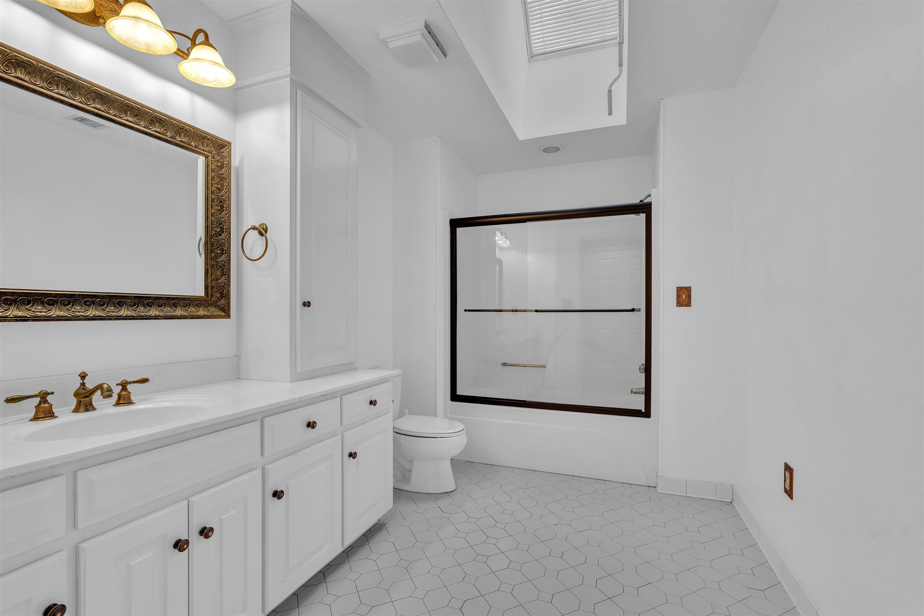 Spartanburg, South Carolina, 29306, United States, 4 Bedrooms Bedrooms, ,5 BathroomsBathrooms,Residential,For Sale,1913145