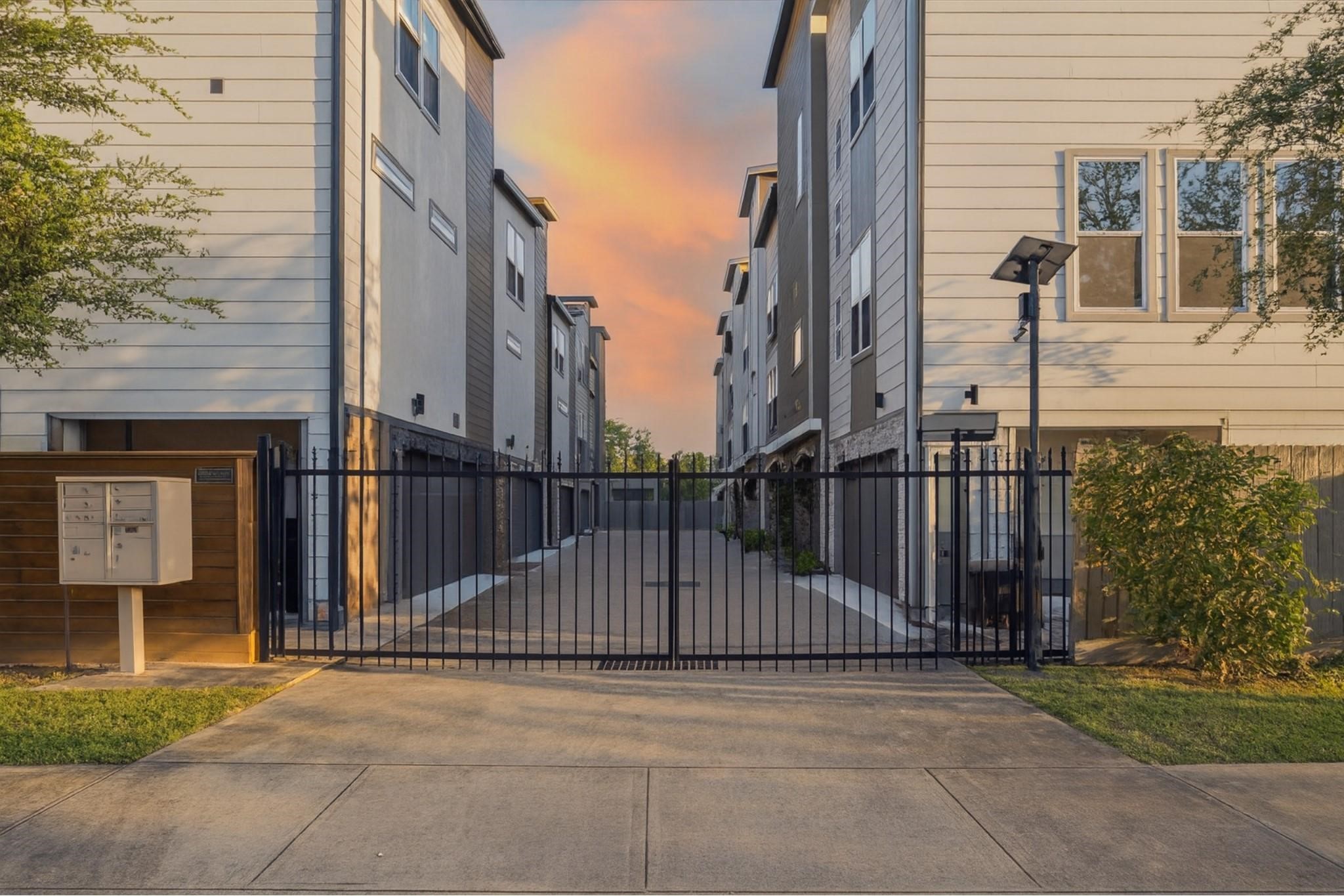  608 W 28th Street B - 物件實景