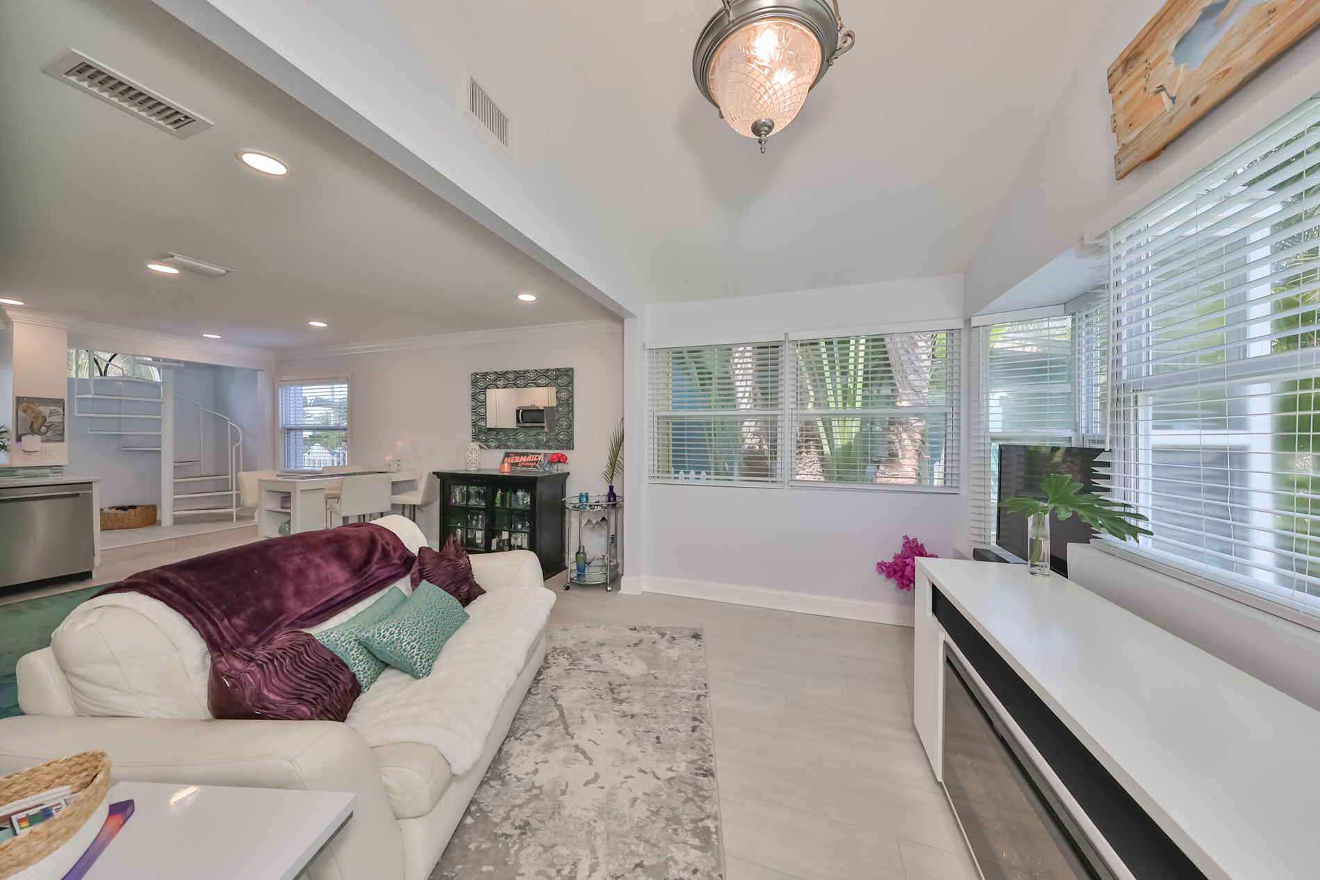 Madeira Beach, Florida, 33708, United States, 2 Bedrooms Bedrooms, ,2 BathroomsBathrooms,Residential,For Sale,1977709