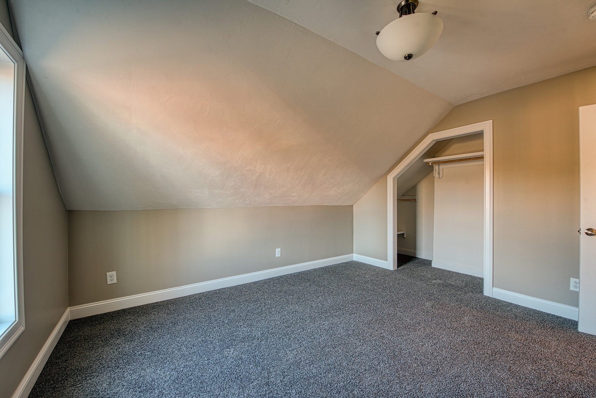 Taunton, Massachusetts, 02780, United States, 3 Bedrooms Bedrooms, ,2 BathroomsBathrooms,Residential,For Sale,2005386