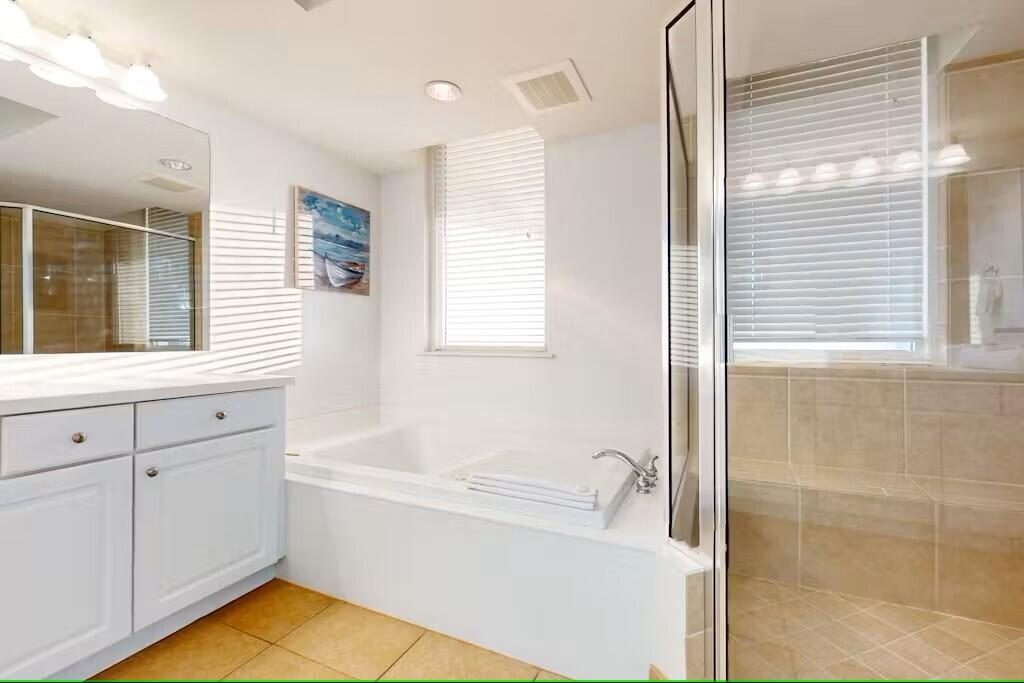 Destin, Florida, 32541, United States, 4 Bedrooms Bedrooms, ,3 BathroomsBathrooms,Residential,For Sale,1827058