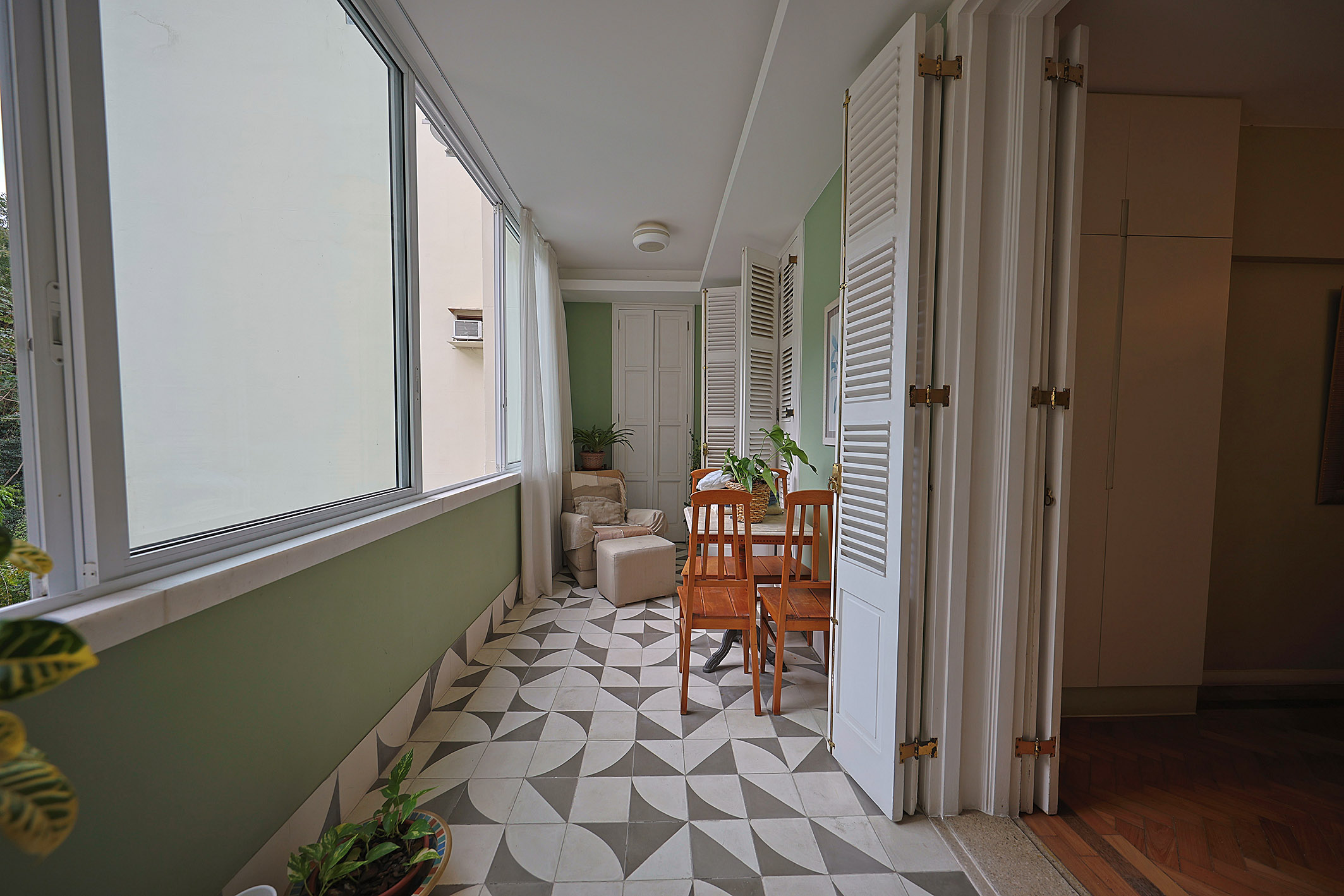  Apartment with Treetop Views on Praça Eugênio Jardim - 物件實景
